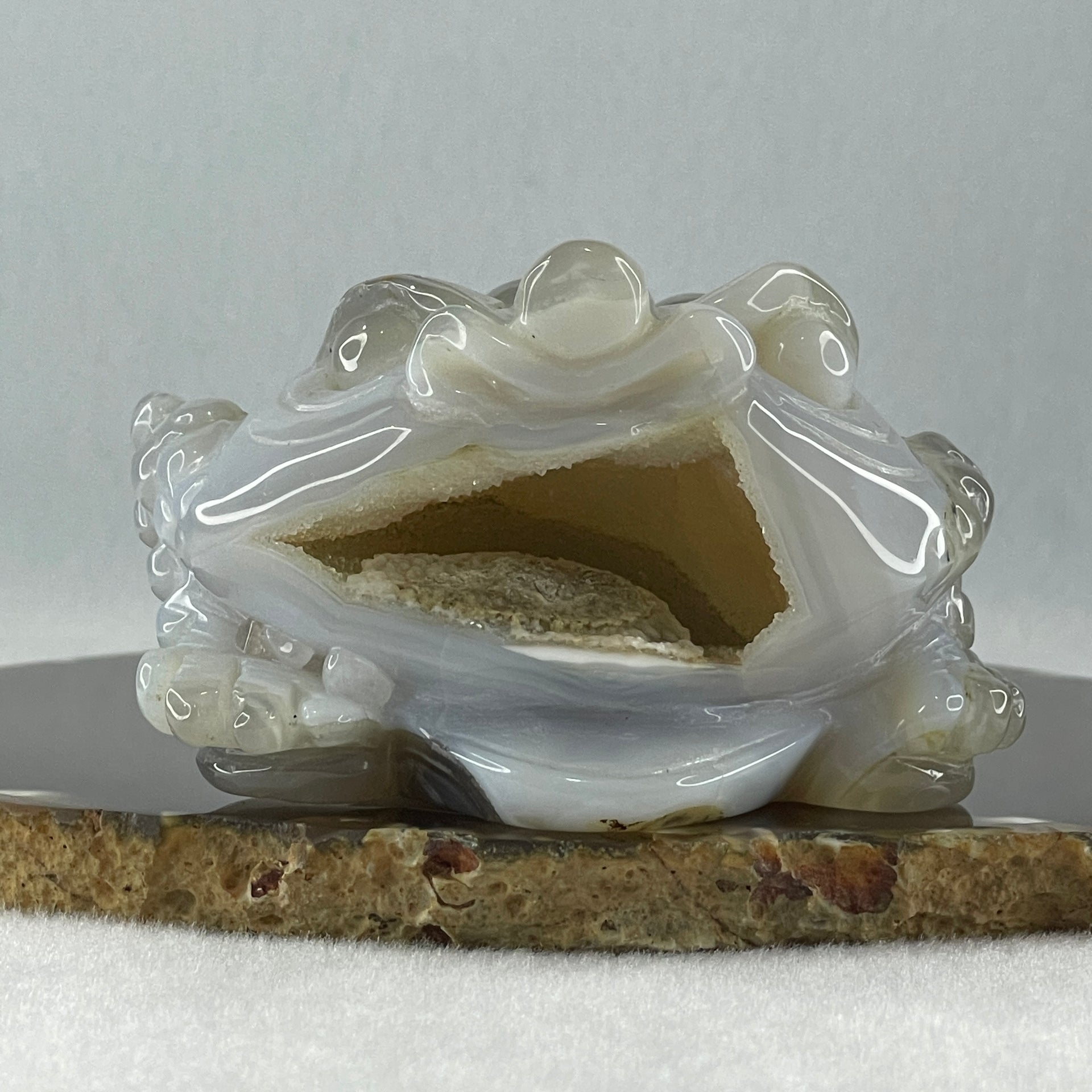Natural White With Grey Wuji Agate 3 Legged Toast Display 275.5g 84.0 by 70.0 by 50.0mm - Huangs Jadeite and Jewelry Pte Ltd