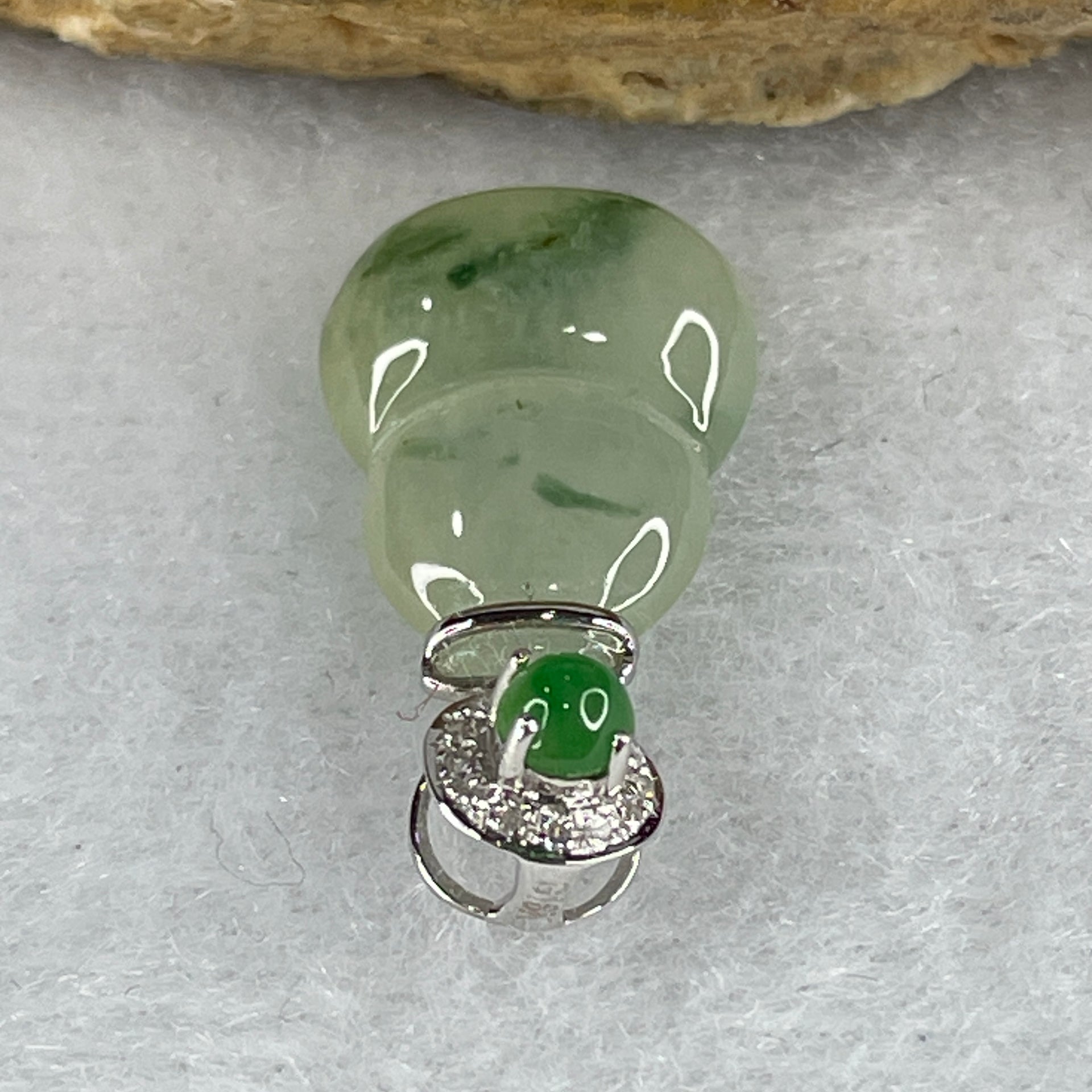 Certified Type A 18k White Gold Icy Green Piao Hua Hulu Jade Jadeite 2.00g 23.9 by 11.7 by 5.1mm - Huangs Jadeite and Jewelry Pte Ltd