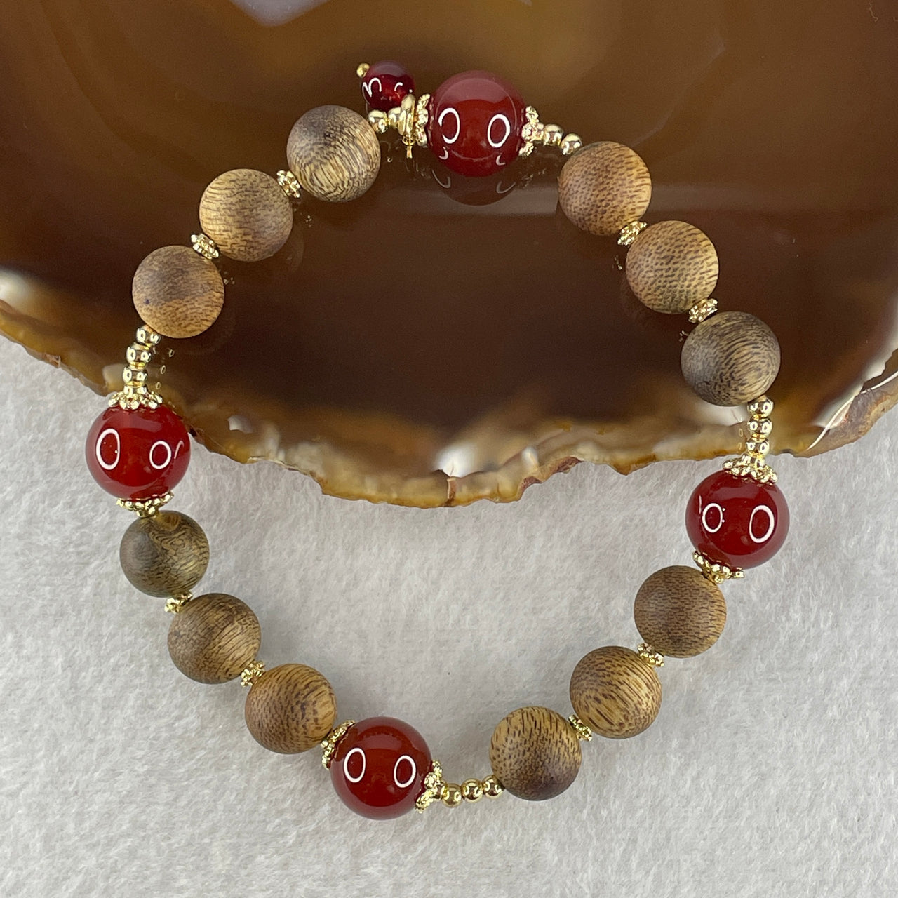 Natural Agarwood with Red Agate and Gold Color Charms Beads Bracelet 16.96g 19cm 11.2mm 12 Beads 12.1mm 4 Beads (Very Slightly Scented)