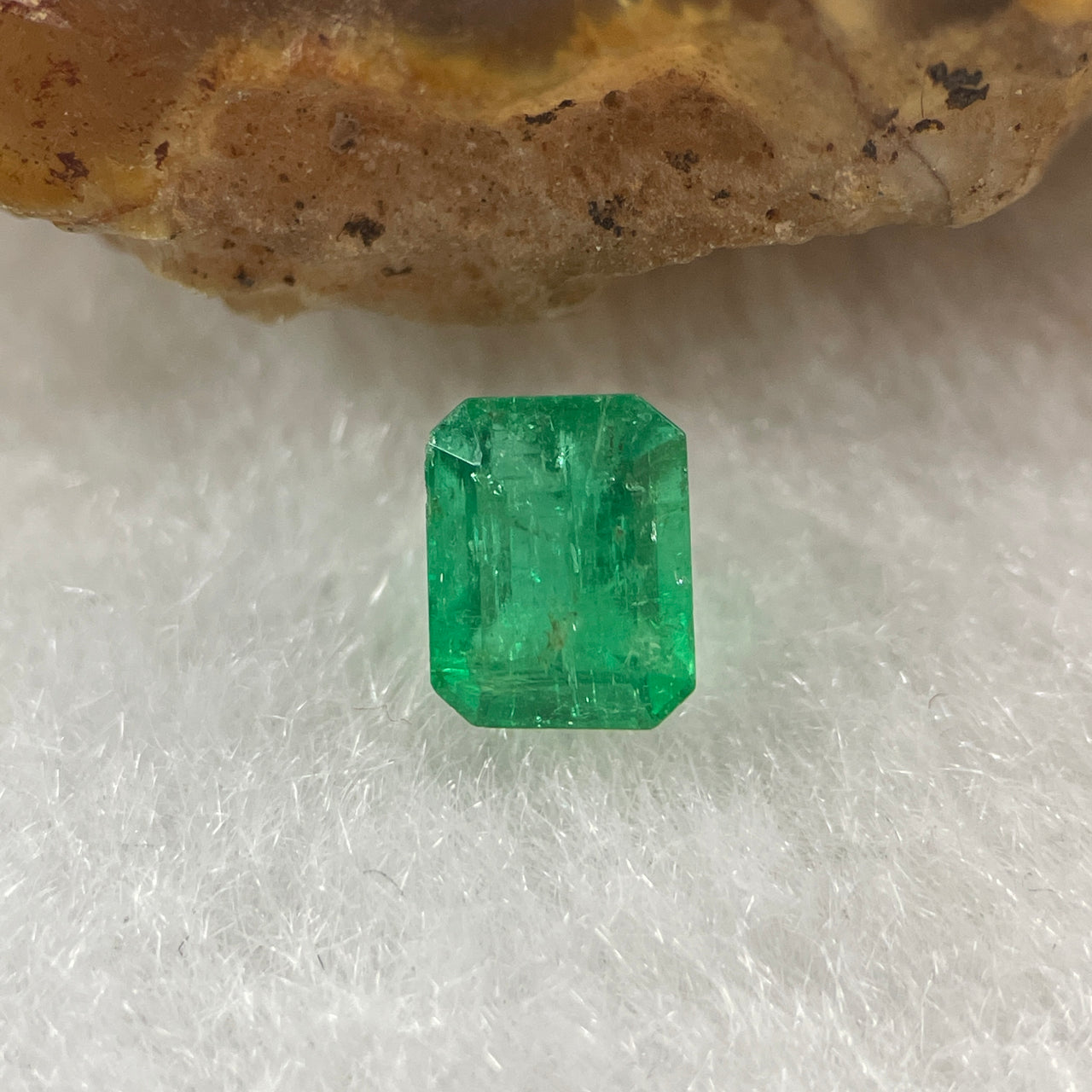 Natural Colombia Green Emerald (Beryl) Cut-Cornered Rectangular step cut 0.60ct 5.5 by 4.4 by 3.5mm - Huangs Jadeite and Jewelry Pte Ltd
