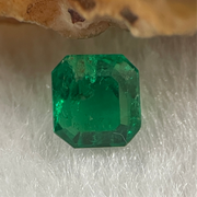 Natural Colombia Green Emerald (Beryl) Cut-Cornered Rectangular step cut 0.86ct 5.6 by 5.2 by 4.3mm - Huangs Jadeite and Jewelry Pte Ltd