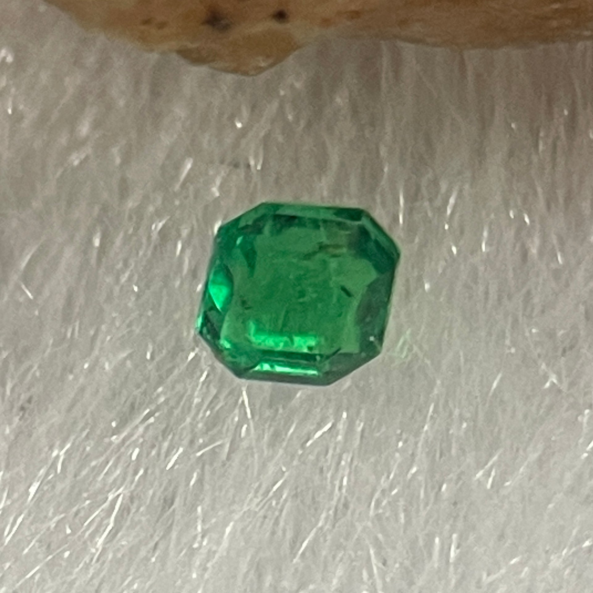 Natural Colombia Vivid Green Emerald (Beryl) Cut-Cornered Square Step cut 0.06ct 2.2 by 2.0 by 1.8mm - Huangs Jadeite and Jewelry Pte Ltd