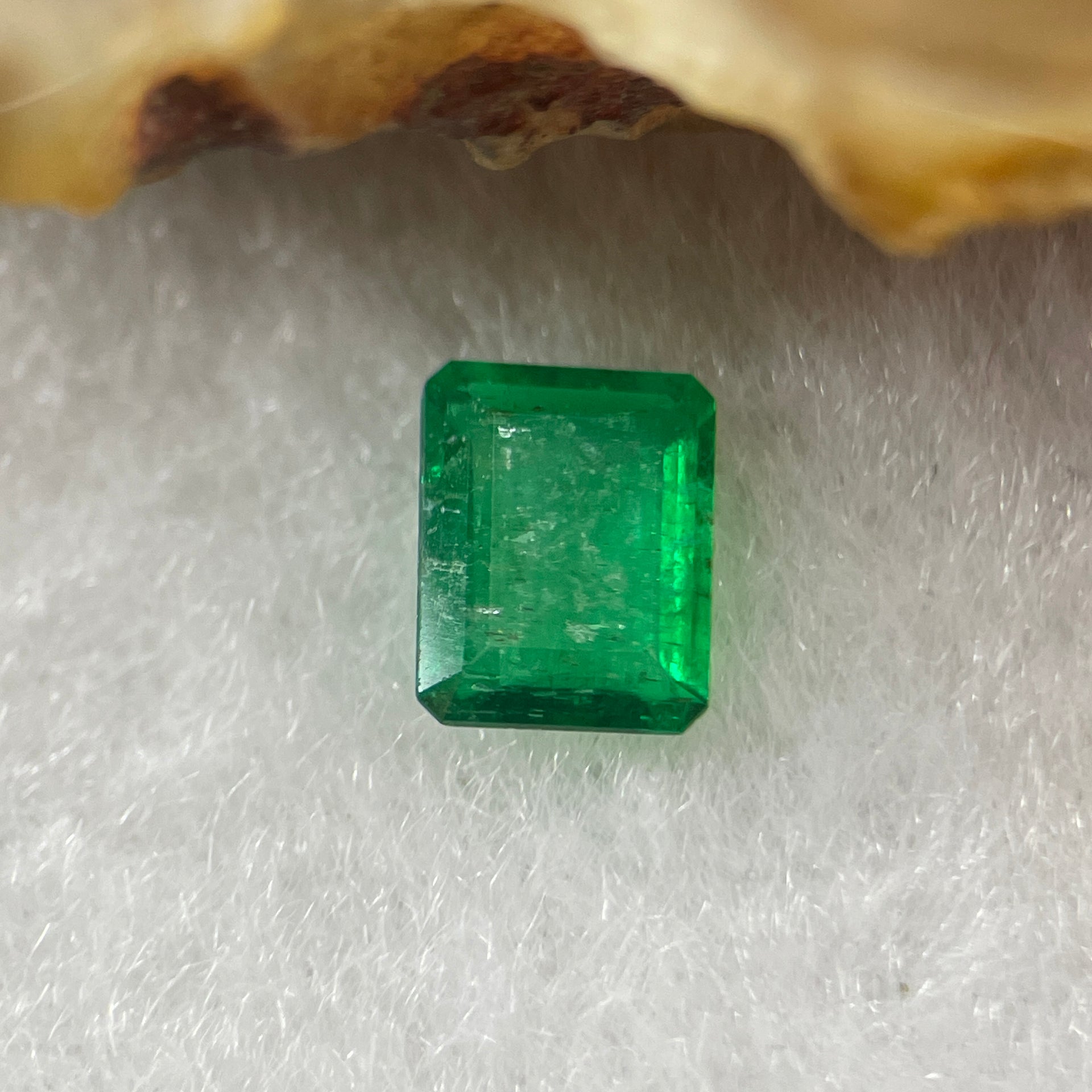 Natural Colombia Green Emerald (Beryl) Cut-Cornered Rectangular step cut 0.72ct 6.6 by 5.3 by 2.4mm - Huangs Jadeite and Jewelry Pte Ltd
