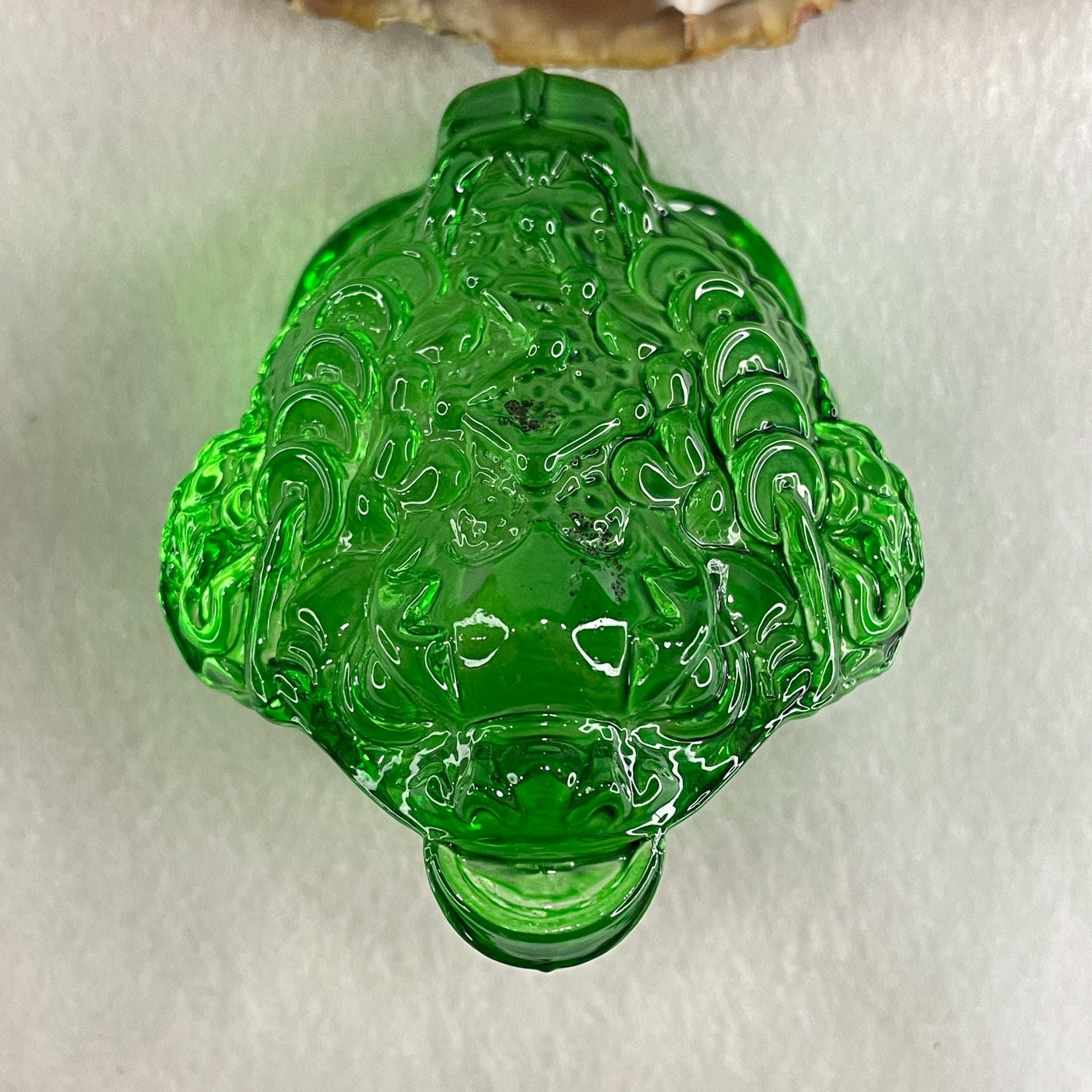 Natural Green Liuli 3 Legged Toad with Ancient Coin Display 140.22g 62.5 by 53.0 by 46.5mm - Huangs Jadeite and Jewelry Pte Ltd