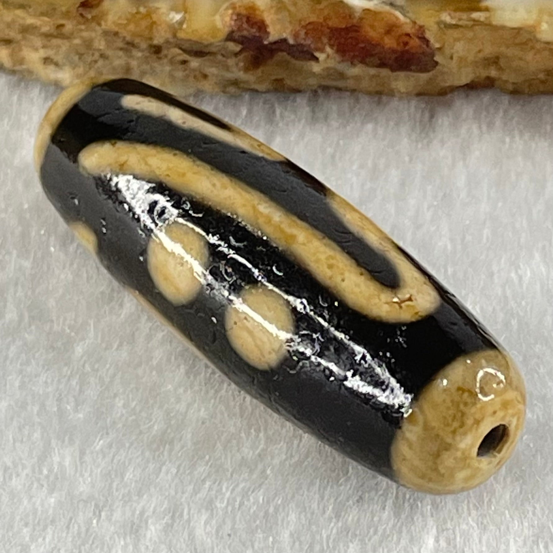 Natural Powerful Tibetan Old Oily Agate Thousand Hand Zha Ji La Mu Dzi Bead Heavenly Master (Tian Zhu) 千手扎基拉姆天珠 9.03g 39.9 by 12.4mm - Huangs Jadeite and Jewelry Pte Ltd