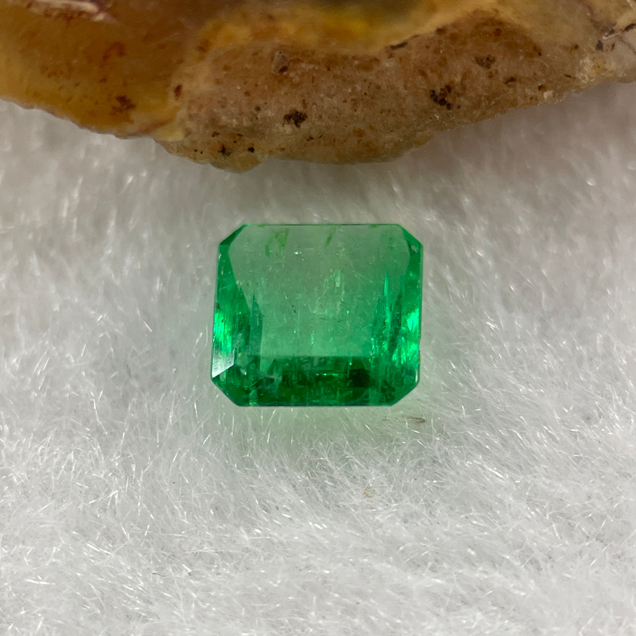 Natural Colombia Green Emerald (Beryl) Cut-Cornered Rectangular step cut 0.55ct 5.8 by 5.7 by 2.1mm - Huangs Jadeite and Jewelry Pte Ltd