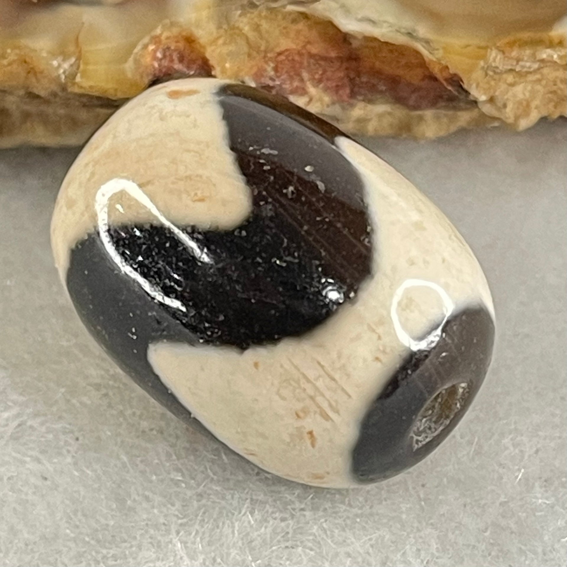 Natural Powerful Tibetan Old Oily Agate Tiger Tooth Daluo Dzi Bead Heavenly Master (Tian Zhu) 虎呀天诛 4.35g 17.6 by 12.6mm - Huangs Jadeite and Jewelry Pte Ltd