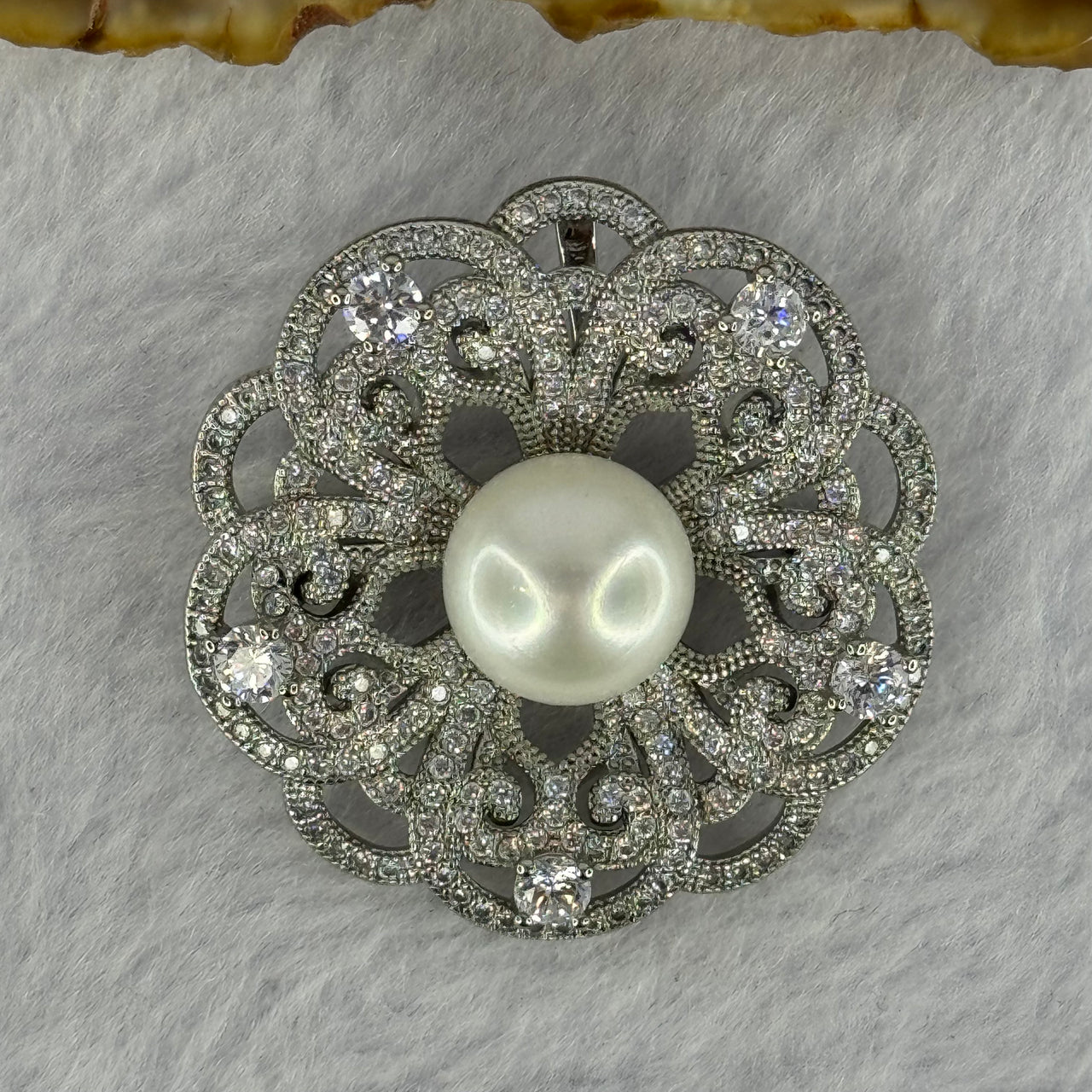 Natural white Pearl with Crystals in Sliver Flower Brooch and Pendant 10.26g 11.2mm - Huangs Jadeite and Jewelry Pte Ltd