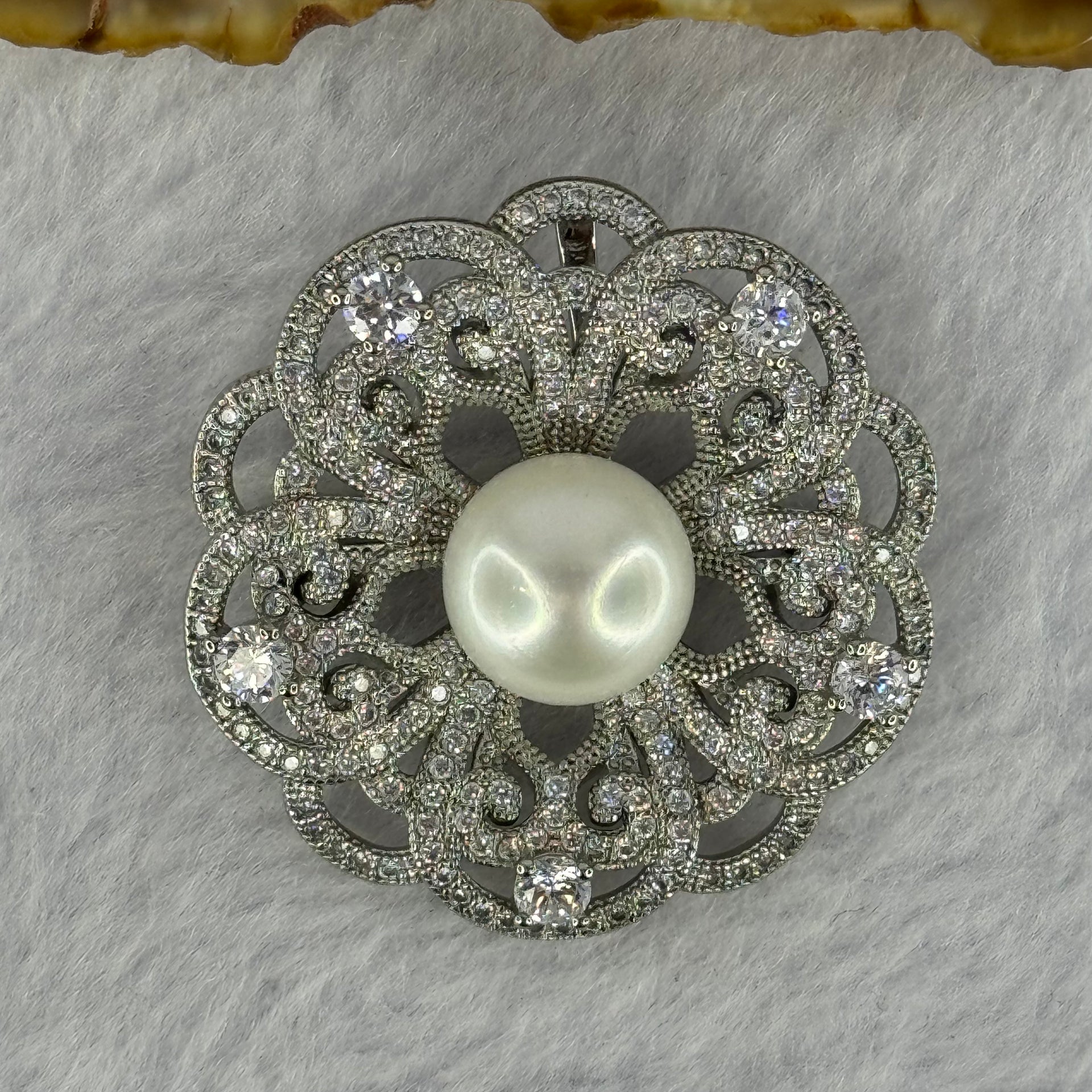 Natural white Pearl with Crystals in Sliver Flower Brooch and Pendant 10.26g 11.2mm - Huangs Jadeite and Jewelry Pte Ltd