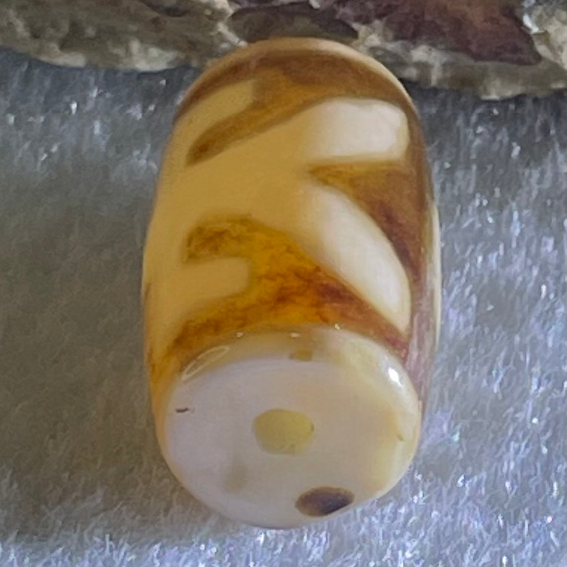 Natural Powerful Tibetan Old Oily Agate Patina Guiren Tairen Human Dzi Bead Totem Amulet Heavenly Master (Tian Zhu) 贵人天诛 4.70g 19.8 by 11.7mm - Huangs Jadeite and Jewelry Pte Ltd