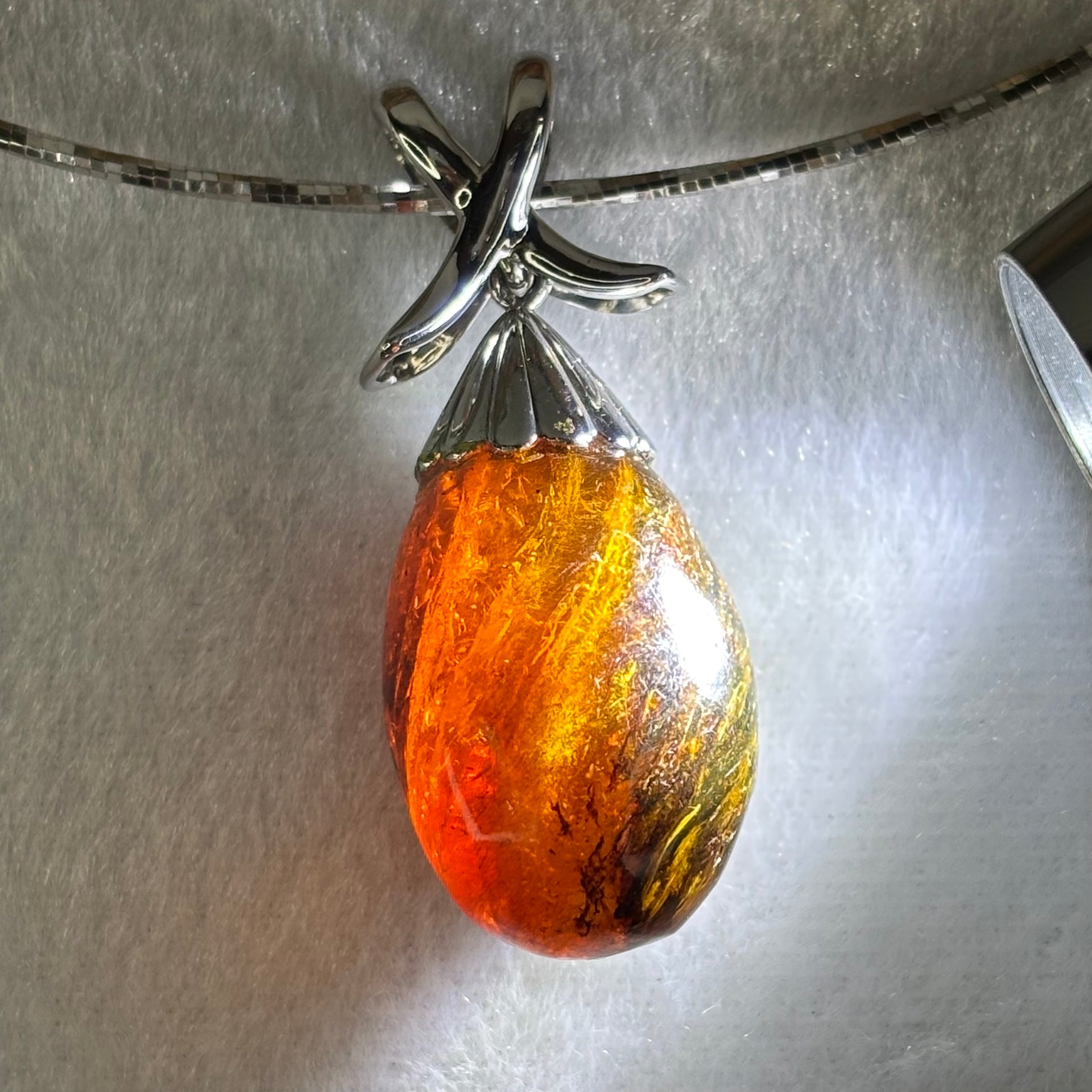 Natural Amber Pendent In S925 Sliver Necklace 15.89g 32.2 by 18.9mm - Huangs Jadeite and Jewelry Pte Ltd