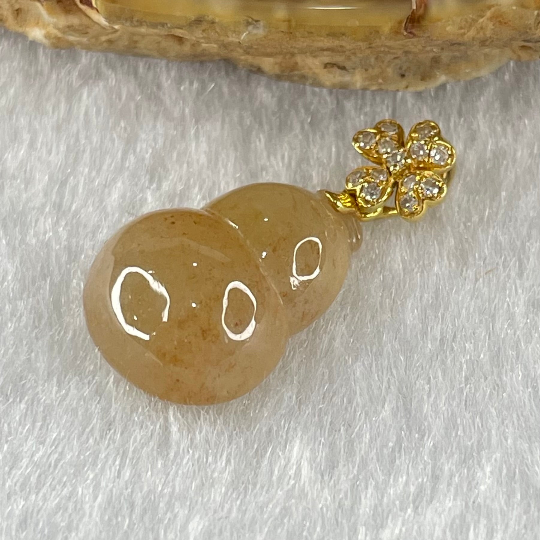 Type A Semi Icy Reddish Brown Jadeite Hulu and Diamonds in 18K Rose Gold Pendant 1.98g 14.8 by 11.0 by 6.3mm - Huangs Jadeite and Jewelry Pte Ltd