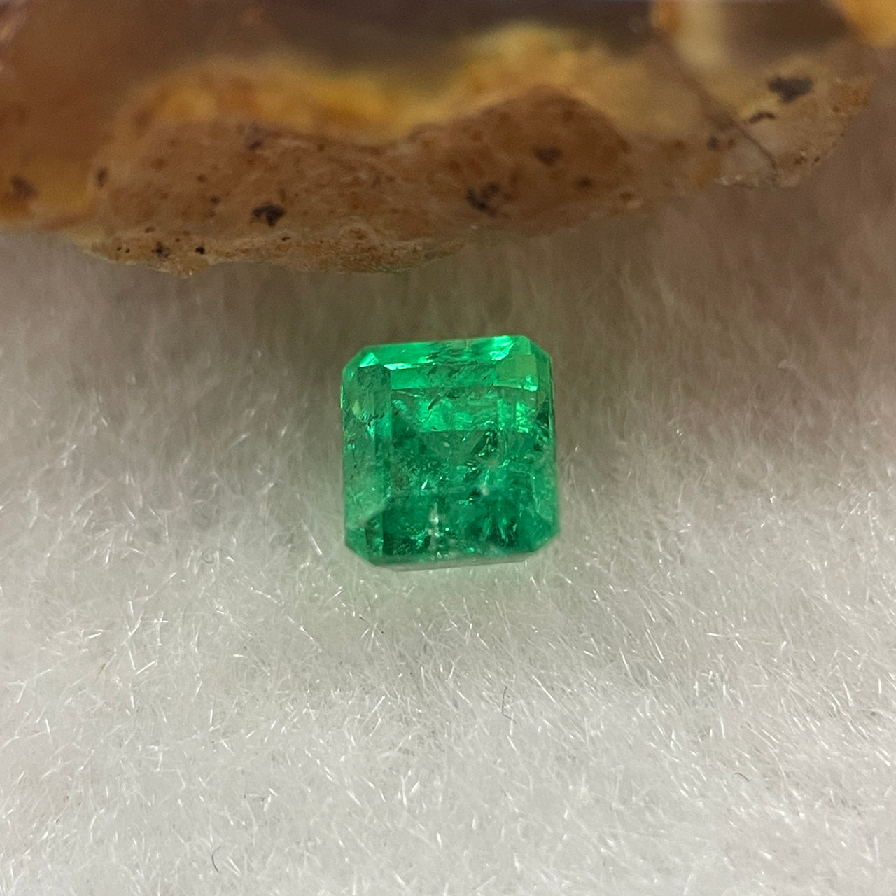 Natural Colombia Green Emerald (Beryl) Cut-Cornered Rectangular step cut 0.53ct 4.9 by 4.2 by 3.7mm - Huangs Jadeite and Jewelry Pte Ltd