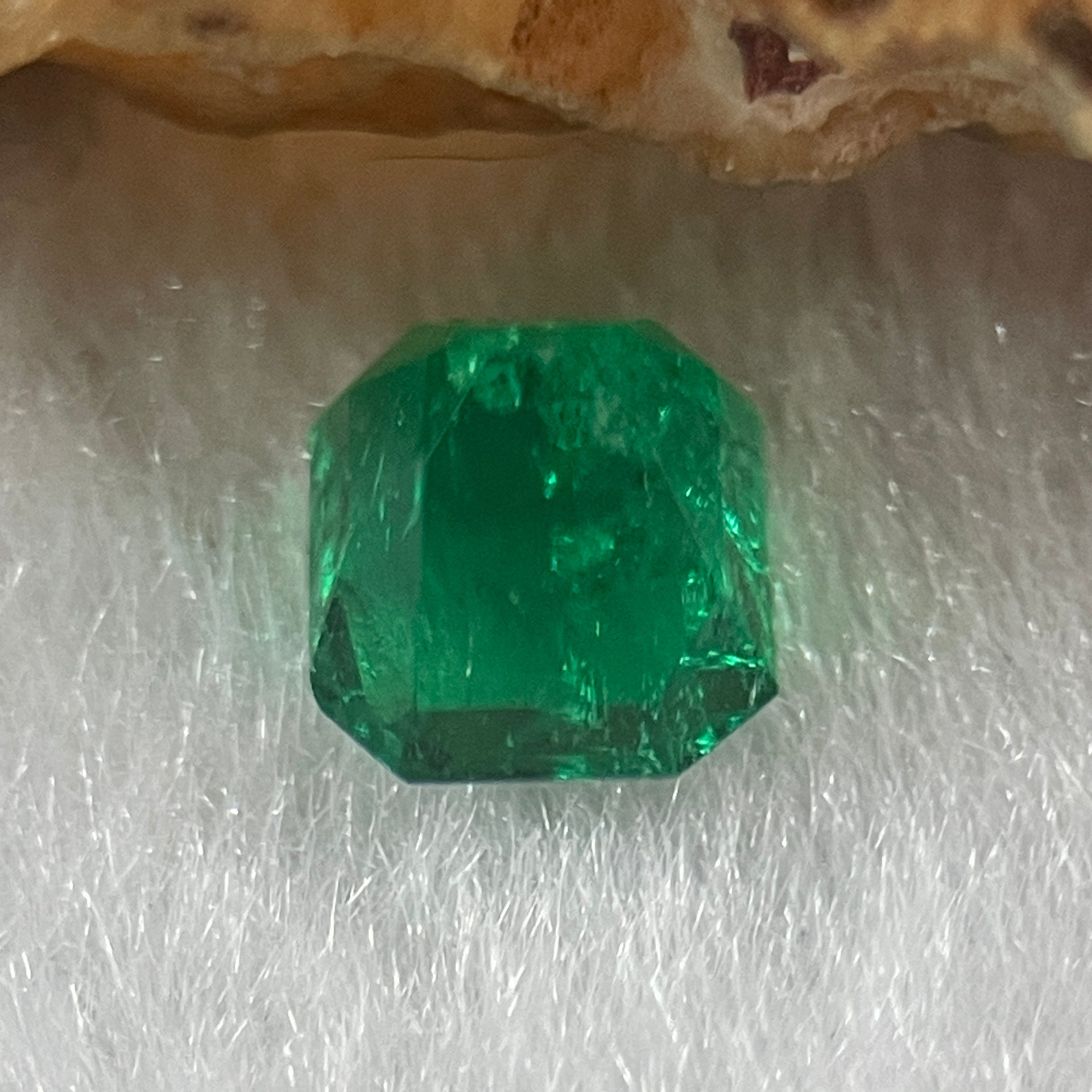 Natural Colombia Green Emerald (Beryl) Cut-Cornered Rectangular step cut 0.86ct 5.6 by 5.2 by 4.3mm - Huangs Jadeite and Jewelry Pte Ltd