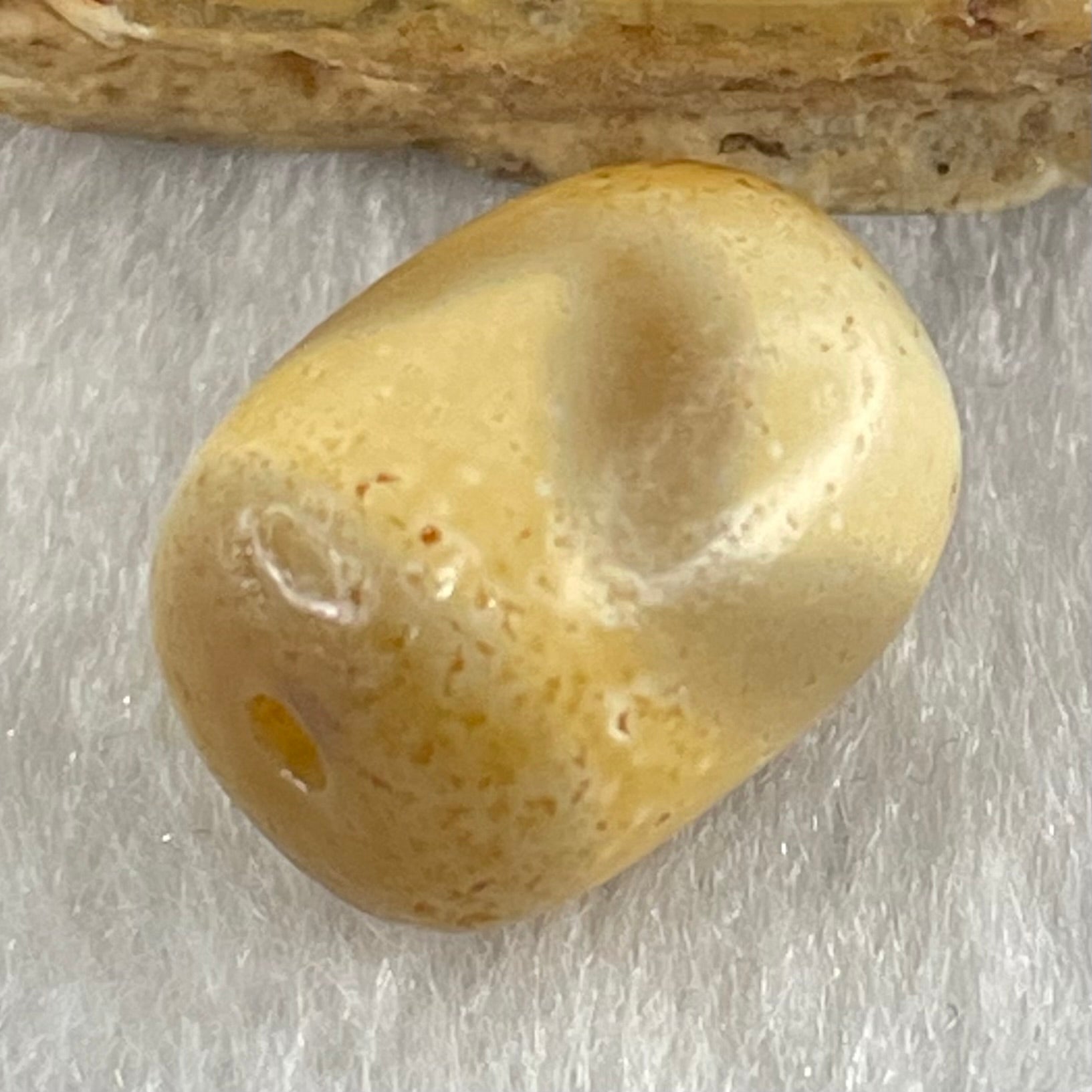 Natural Powerful Tibetan Old Oily Agate Tiger Tooth Daluo Dzi Bead Heavenly Master (Tian Zhu) 虎呀天诛 2.51g 13.6 by 10.6mm - Huangs Jadeite and Jewelry Pte Ltd