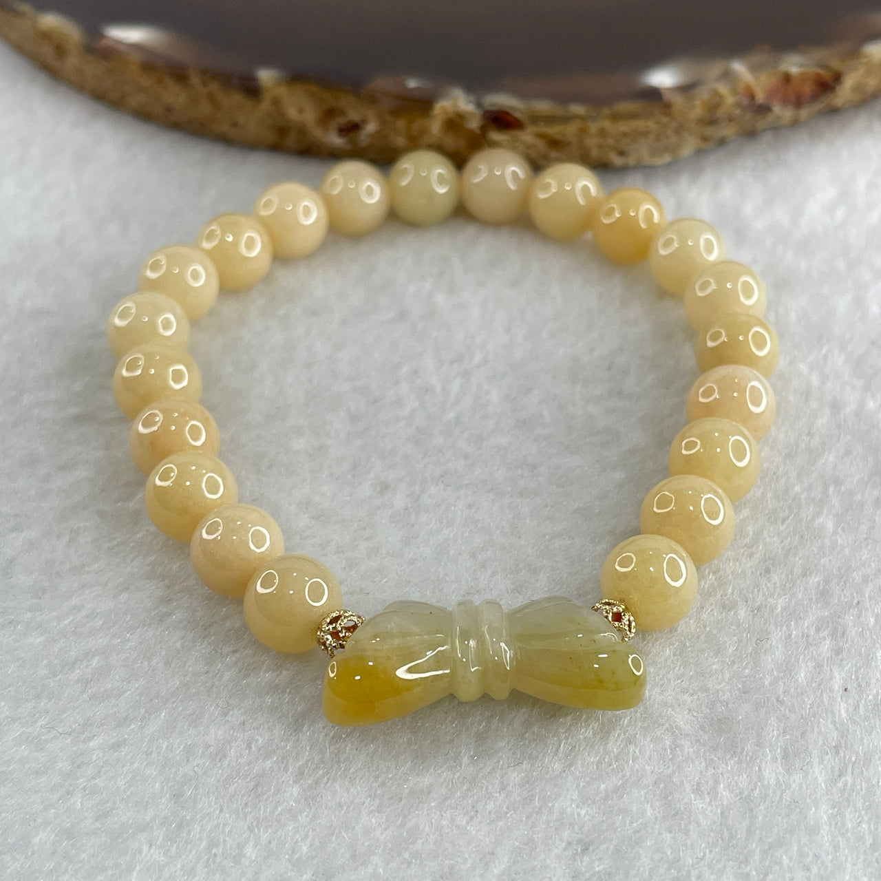 Natural Type A Yellowish Jadeite Butterfly with Beads Bracelet 20.01g 15.5cm 7.8mm 21Beads - 24.4 by 11.0 by 6.3mm Butterfly