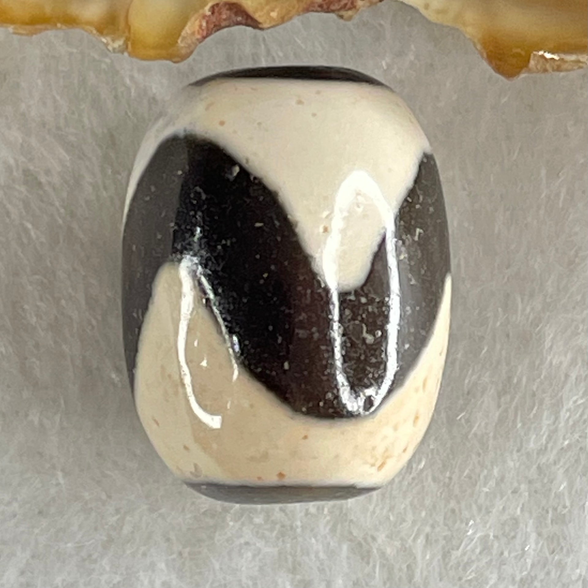 Natural Powerful Tibetan Old Oily Agate Tiger Tooth Daluo Dzi Bead Heavenly Master (Tian Zhu) 虎呀天诛 4.70g 17.7 by 13.2mm - Huangs Jadeite and Jewelry Pte Ltd