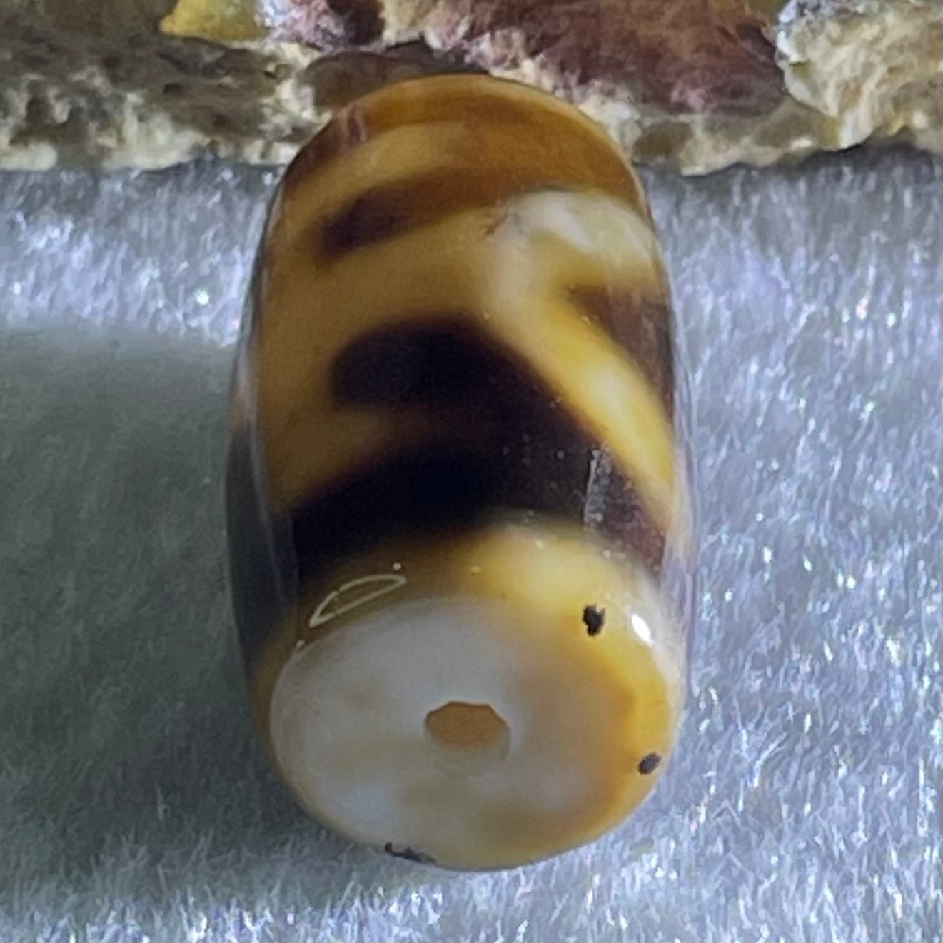 Natural Powerful Tibetan Old Oily Agate Patina Guiren Tairen Human Dzi Bead Totem Amulet Heavenly Master (Tian Zhu) 贵人天诛 4.86g 20.2 by 11.6mm - Huangs Jadeite and Jewelry Pte Ltd