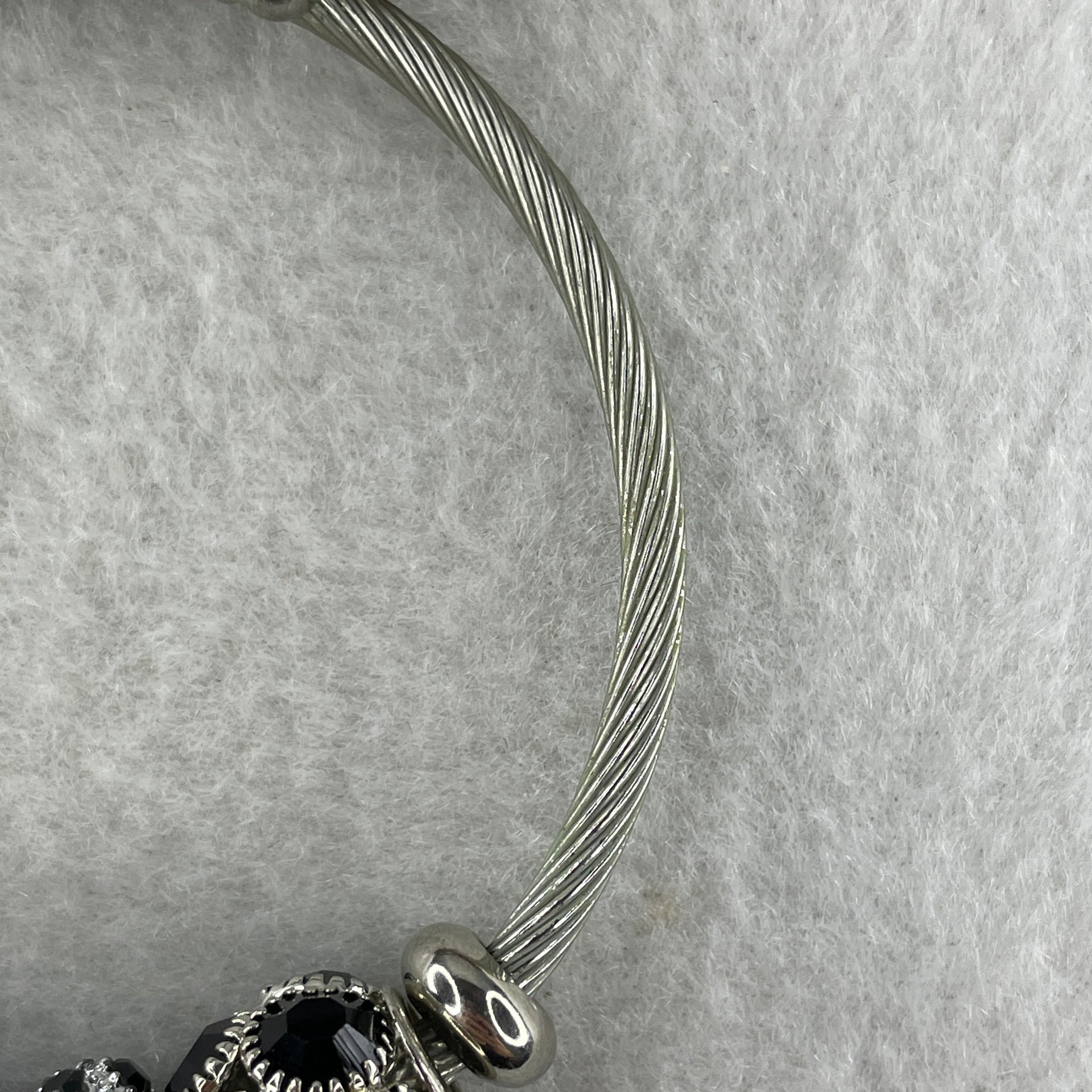 Natural Black Onyx Ball Charm with Bee Silver Bracelet 23.90g 13.7 by 5.0 by 1.2mm - Huangs Jadeite and Jewelry Pte Ltd