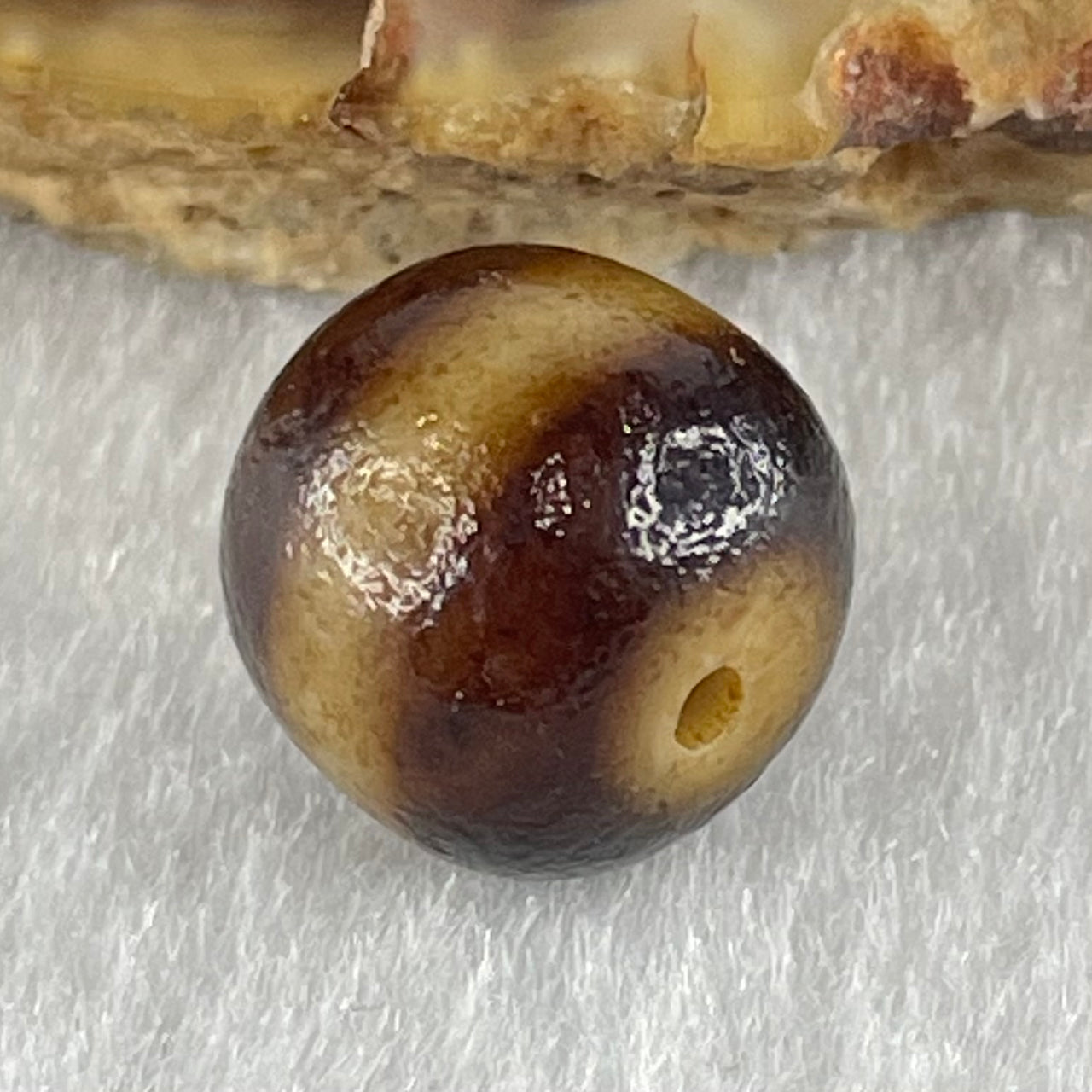 Natural Powerful Tibetan Old Oily Agate 1 Line Dzi Bead Heavenly Master (Tian Zhu) 1.89g 10.1 by 11.1mm - Huangs Jadeite and Jewelry Pte Ltd
