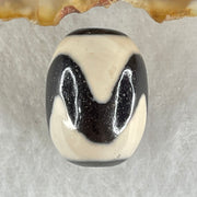 Natural Powerful Tibetan Old Oily Agate Tiger Tooth Daluo Dzi Bead Heavenly Master (Tian Zhu) 虎呀天诛 4.54g 17.7 by 12.9mm - Huangs Jadeite and Jewelry Pte Ltd