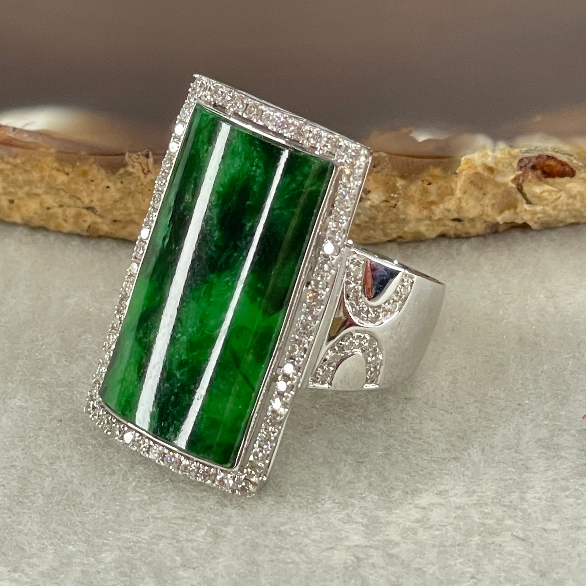 Natural Type A Translucent Old Mine Spicy Green with Dark Green Veins Piao Hua Burma Myanmar Jadeite approx. 24.14 by 13.50 by 1.55mm in 18K White Gold and Natural Diamonds Ring 13.59g (67.93cts) US7.4 HK16.5 BIG Cert. B013415 - Huangs Jadeite and Jewelry Pte Ltd