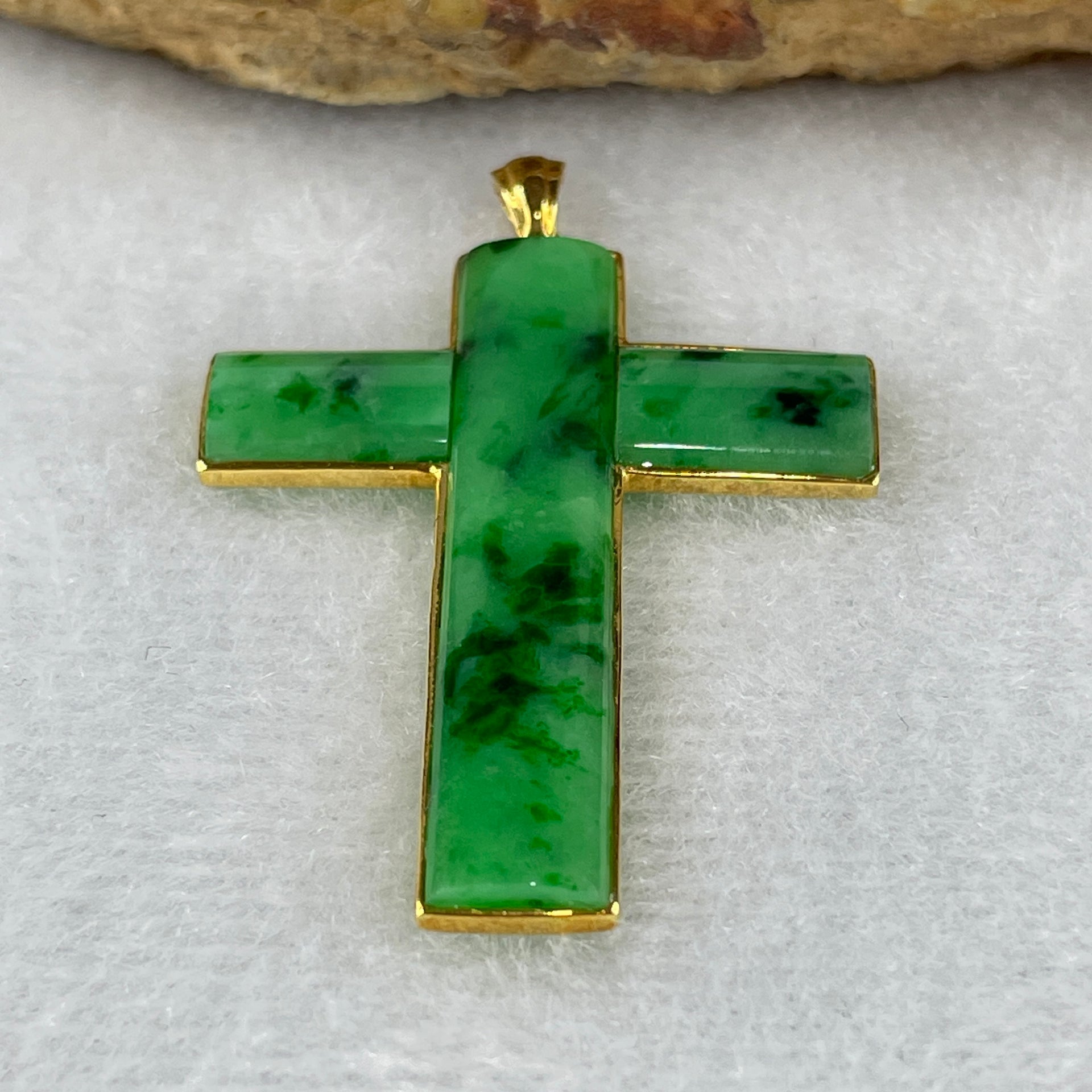 Type A Spicy Green Jade Jadeite Cross 18k Yellow Gold 4.09g 43.8 by 30.0 by 2.7mm - Huangs Jadeite and Jewelry Pte Ltd