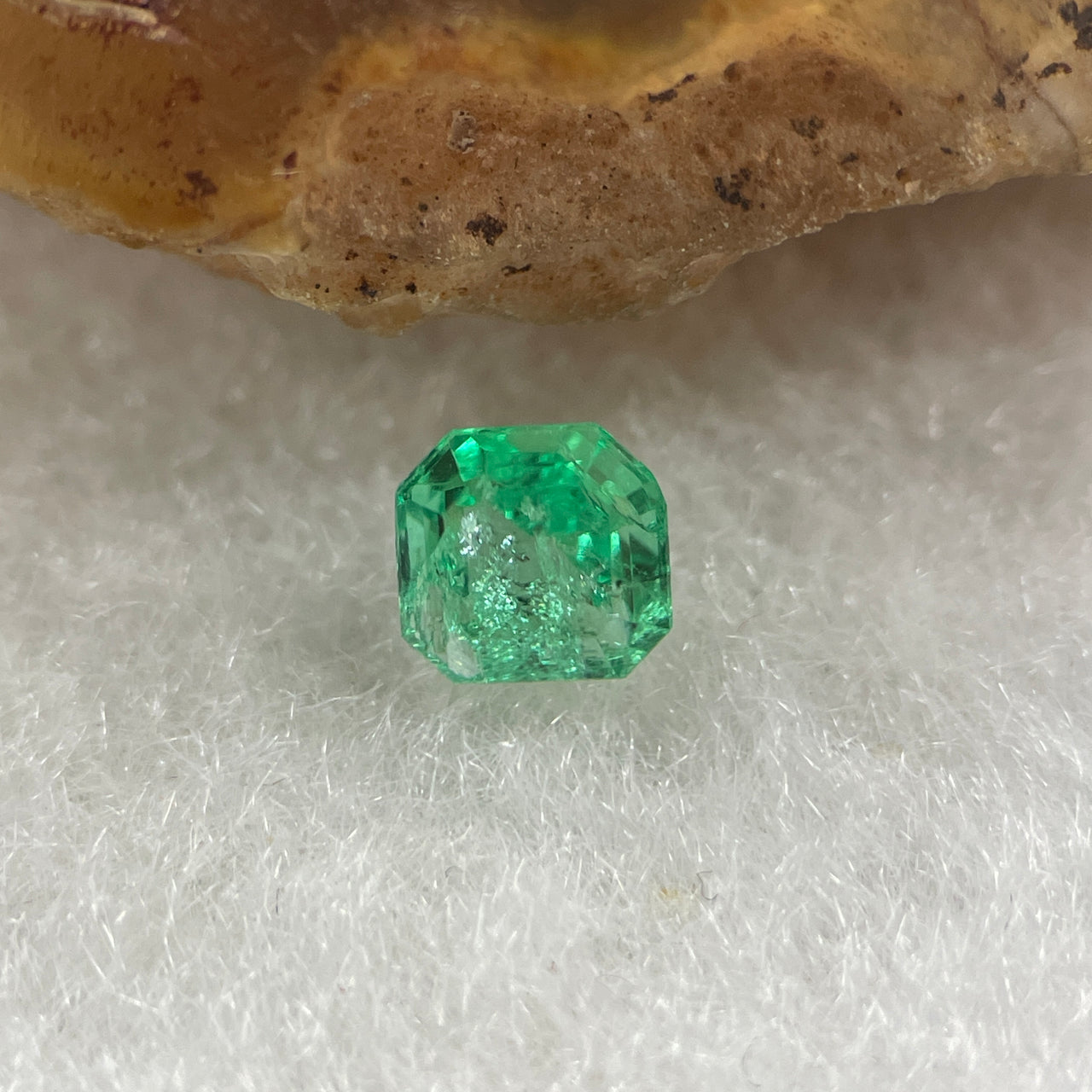 Natural Colombia Vivid Green Emerald (Beryl) Cut-Cornered Square Step cut 0.41ct 4.5 by 4.3 by 3.2mm - Huangs Jadeite and Jewelry Pte Ltd