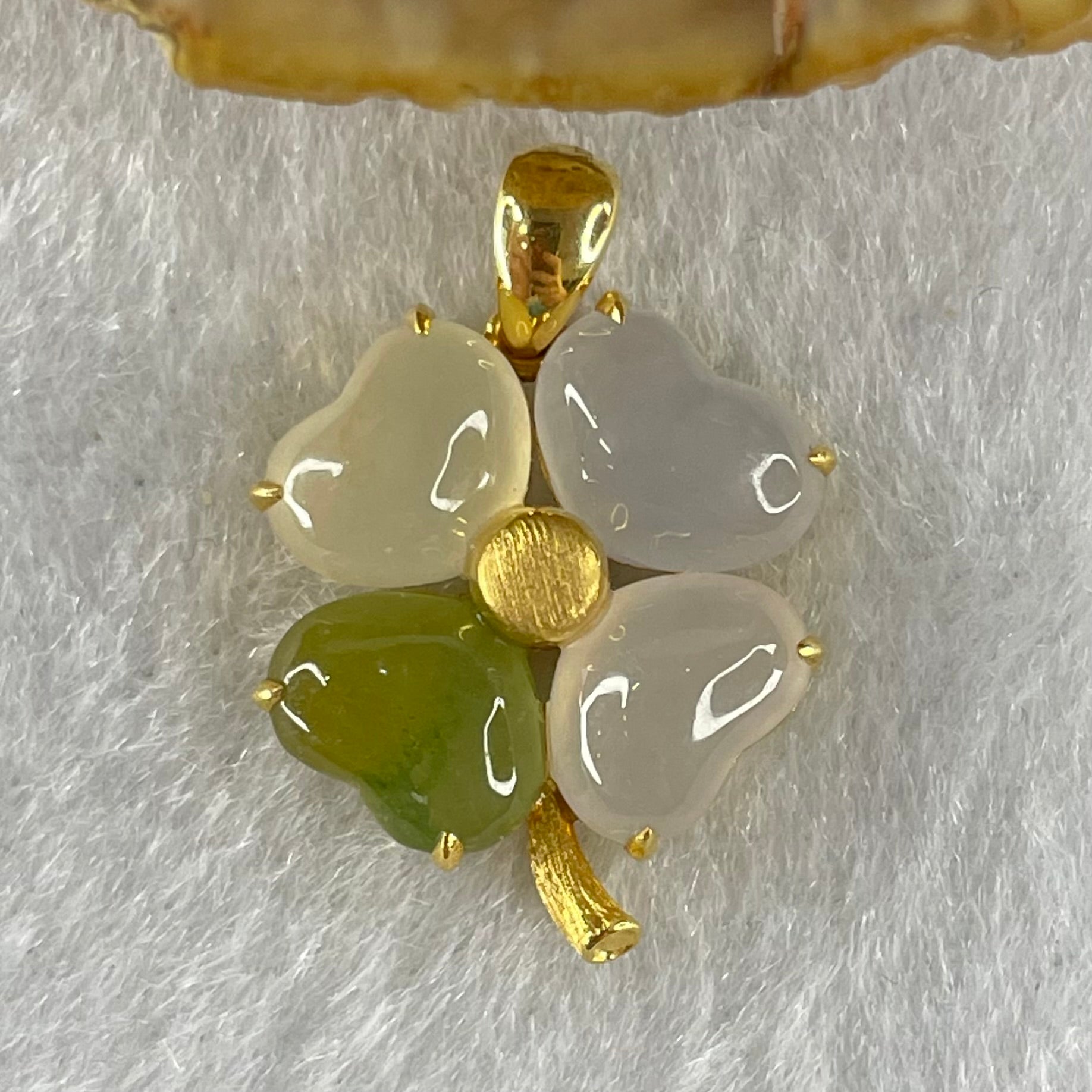 Type A Semi Icy Colourless to Faint Yellow Faint Lavender and Green Jadeite 4 Leafs Clover with Diamonds in 18K Yellow Gold Pendant 3.05g 5.5 by 8.0 by 3.5mm 4pcs - Huangs Jadeite and Jewelry Pte Ltd