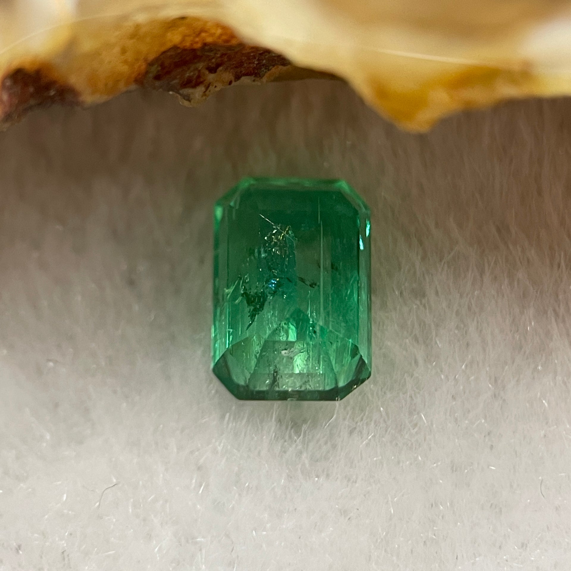 Natural Colombia Green Emerald (Beryl) Cut-Cornered Rectangular step cut 1.18ct 7.7 by 5.2 by 3.5mm - Huangs Jadeite and Jewelry Pte Ltd
