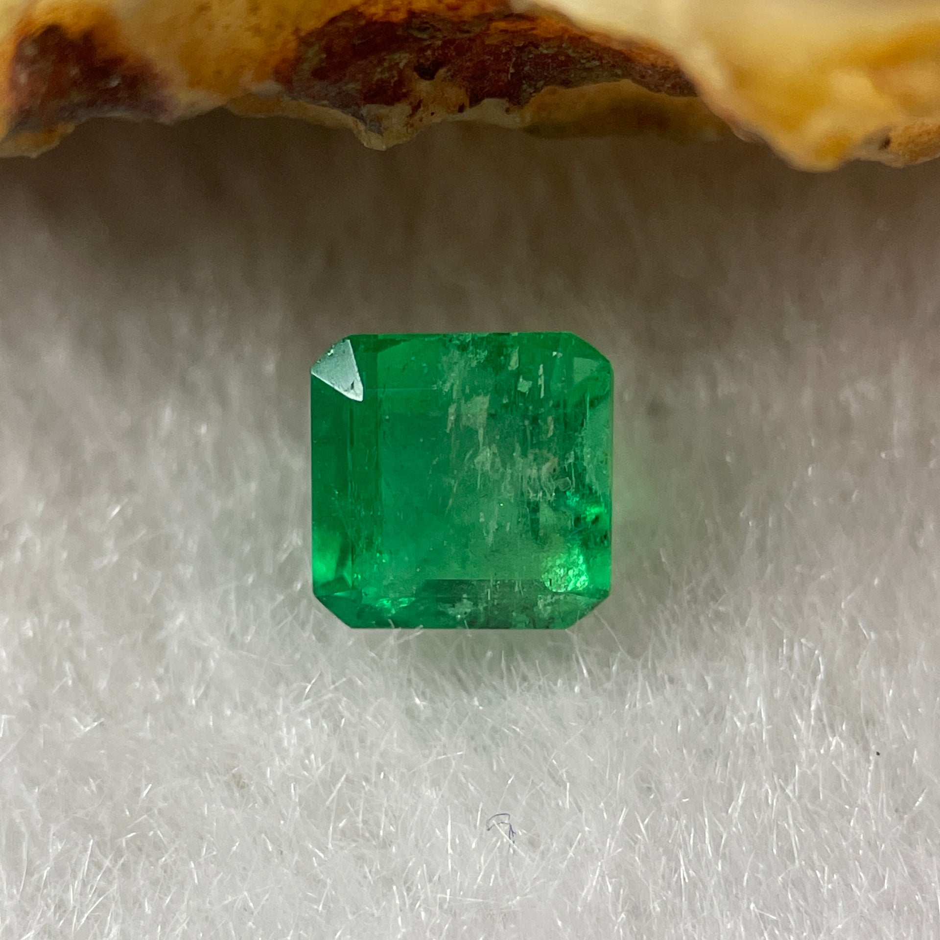 Natural Colombia Green Emerald (Beryl) Cut-Cornered Rectangular step cut 0.72ct 5.3 by 5.1 by 3.7mm - Huangs Jadeite and Jewelry Pte Ltd