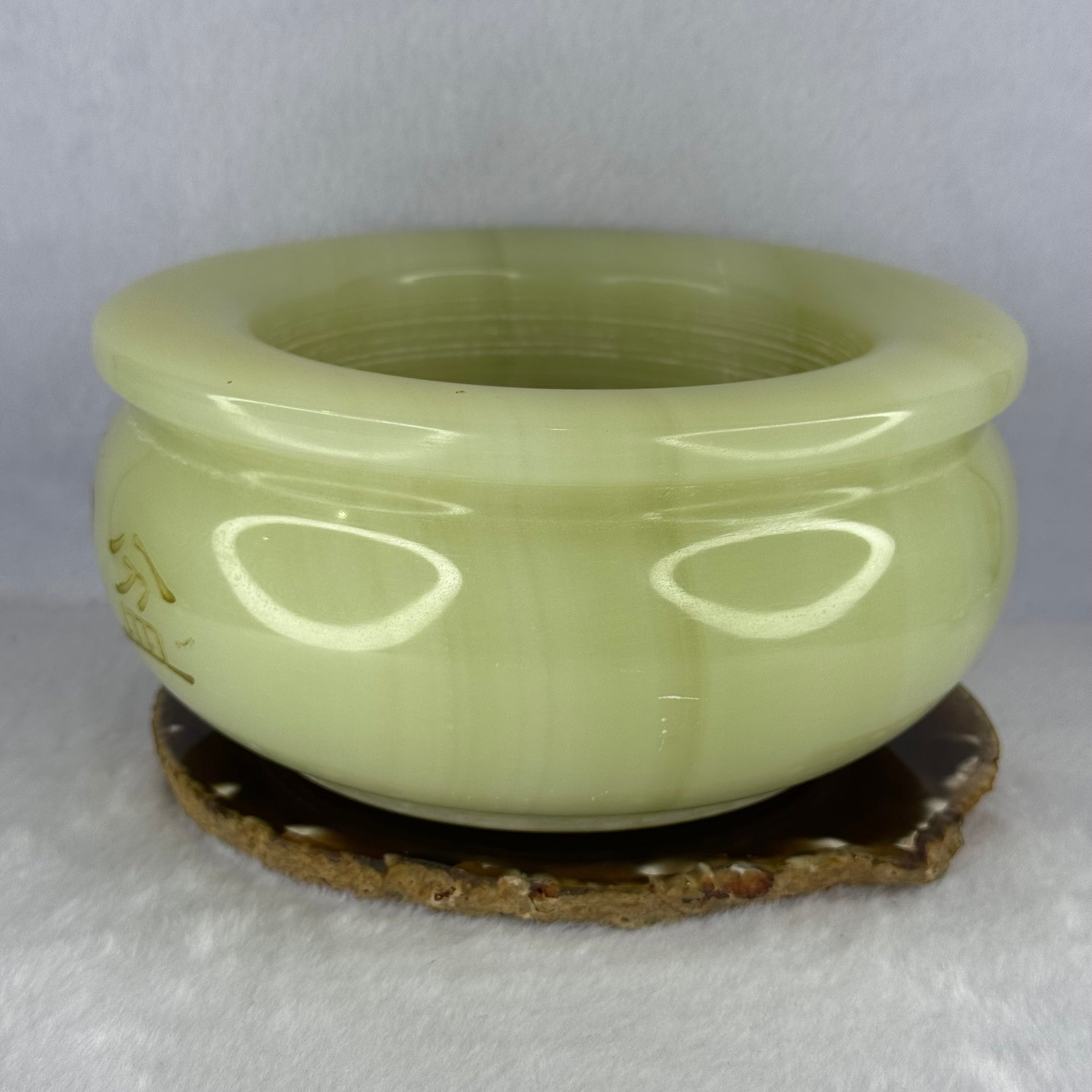 Natural Light Green Onyx Wealth Pot Display 2464.5g 160.0 by 65.0mm - Huangs Jadeite and Jewelry Pte Ltd