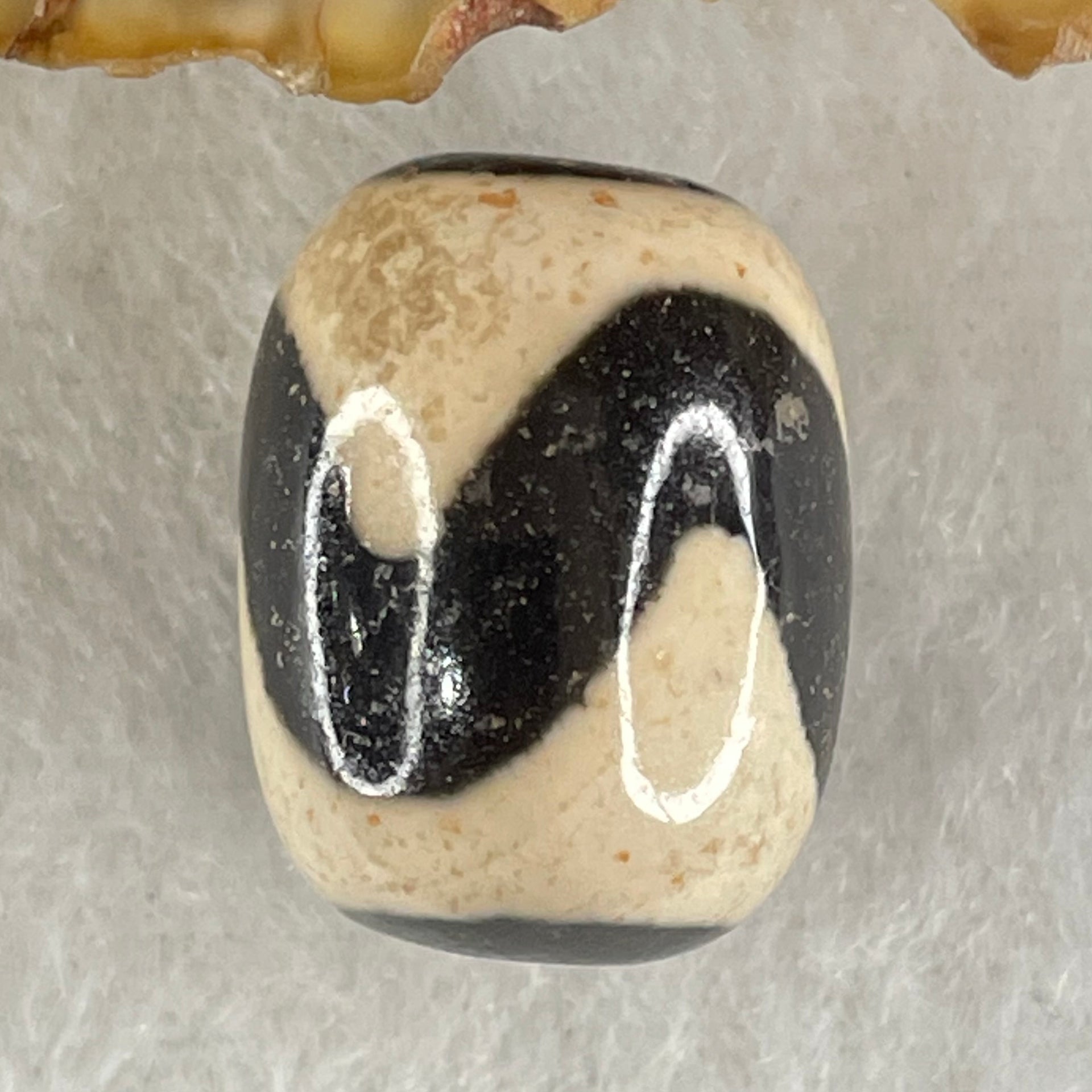 Natural Powerful Tibetan Old Oily Agate Tiger Tooth Daluo Dzi Bead Heavenly Master (Tian Zhu) 虎呀天诛 5.24g 17.7 by 13.7mm - Huangs Jadeite and Jewelry Pte Ltd