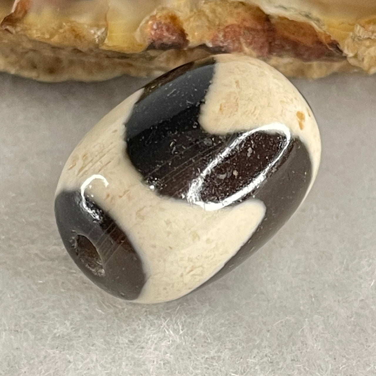 Natural Powerful Tibetan Old Oily Agate Tiger Tooth Daluo Dzi Bead Heavenly Master (Tian Zhu) 虎呀天诛 4.35g 17.6 by 12.6mm - Huangs Jadeite and Jewelry Pte Ltd