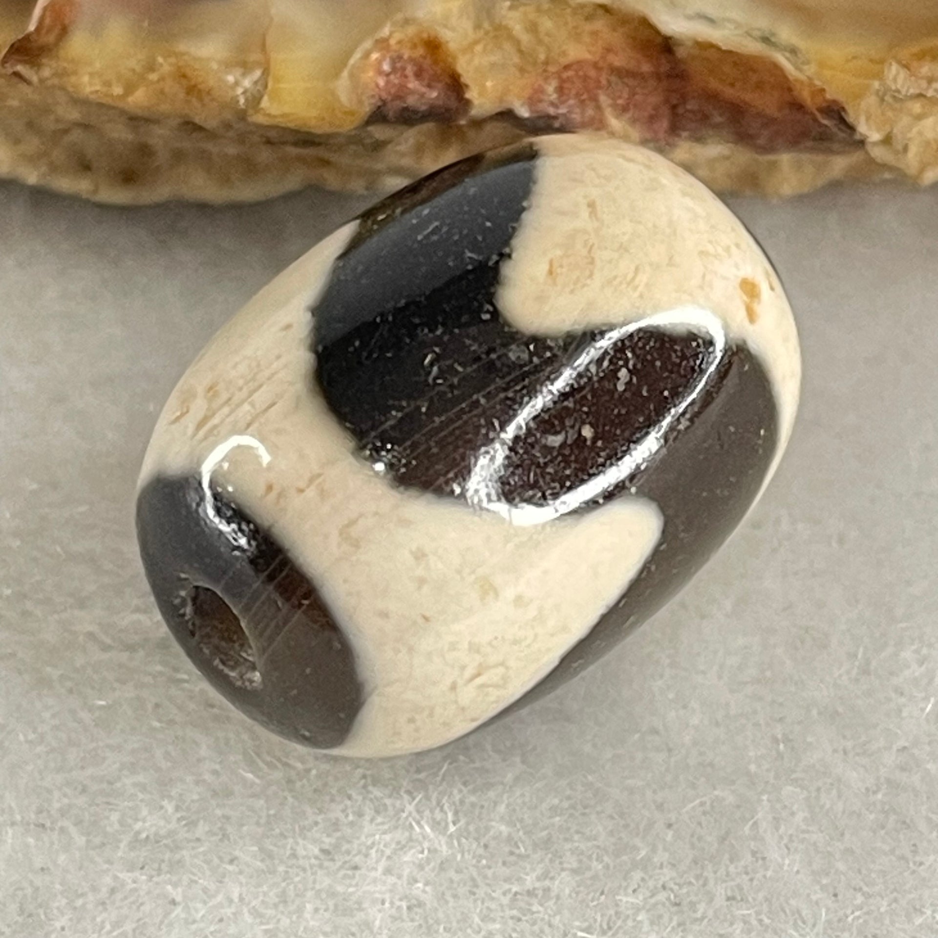 Natural Powerful Tibetan Old Oily Agate Tiger Tooth Daluo Dzi Bead Heavenly Master (Tian Zhu) 虎呀天诛 4.35g 17.6 by 12.6mm - Huangs Jadeite and Jewelry Pte Ltd
