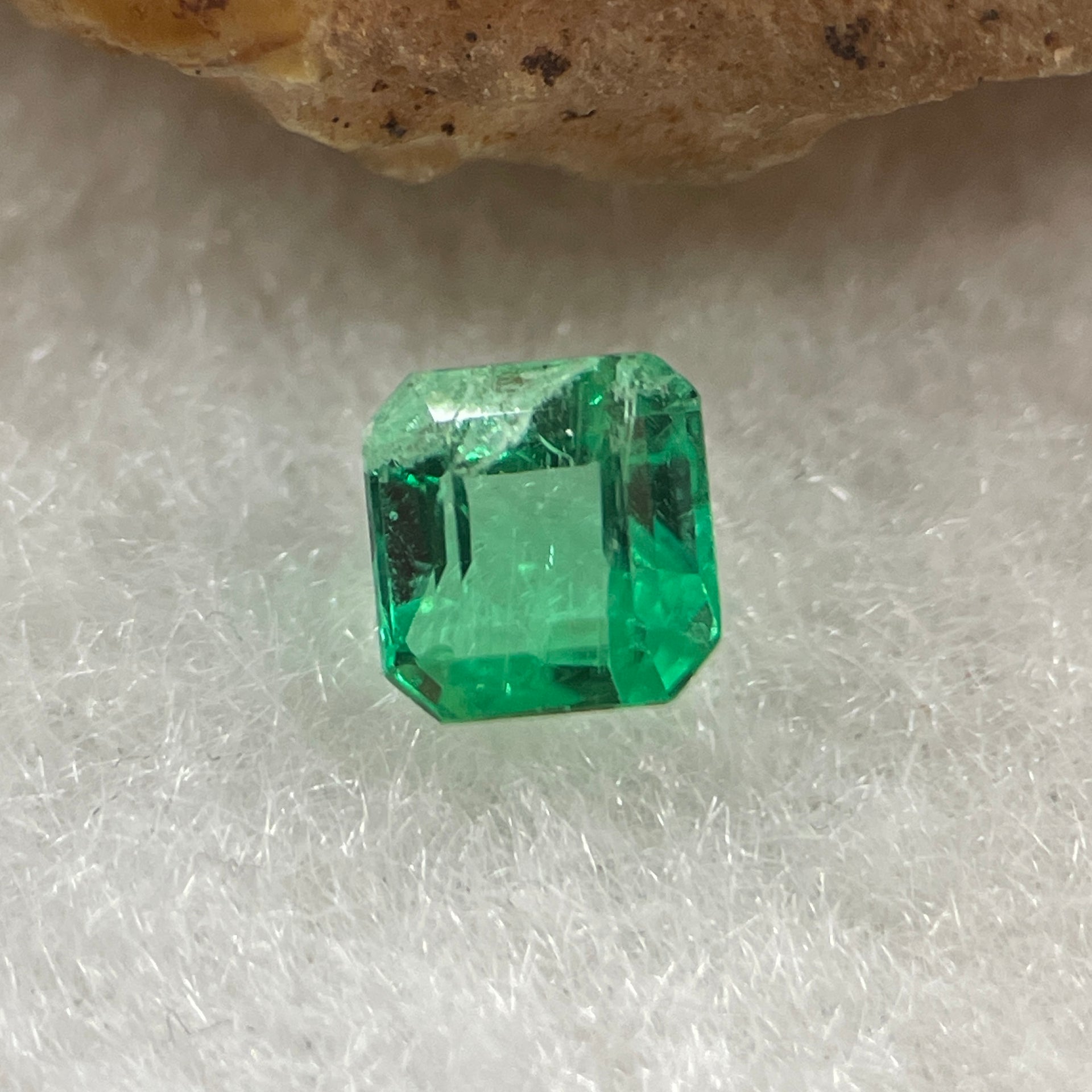 Natural Colombia Vivid Green Emerald (Beryl) Cut-Cornered Square Step cut 0.49ct 4.6 by 4.5 by 3.2mm - Huangs Jadeite and Jewelry Pte Ltd