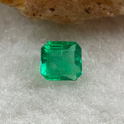 Natural Colombia Vivid Green Emerald (Beryl) Cut-Cornered Rectangular Step cut 0.44ct 4.9 by 4.5 by 2.9mm - Huangs Jadeite and Jewelry Pte Ltd