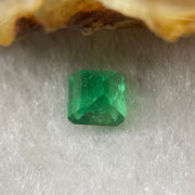 Natural Colombia Green Emerald (Beryl) Cut-Cornered Rectangular step cut 0.72ct 5.3 by 5.1 by 3.7mm - Huangs Jadeite and Jewelry Pte Ltd