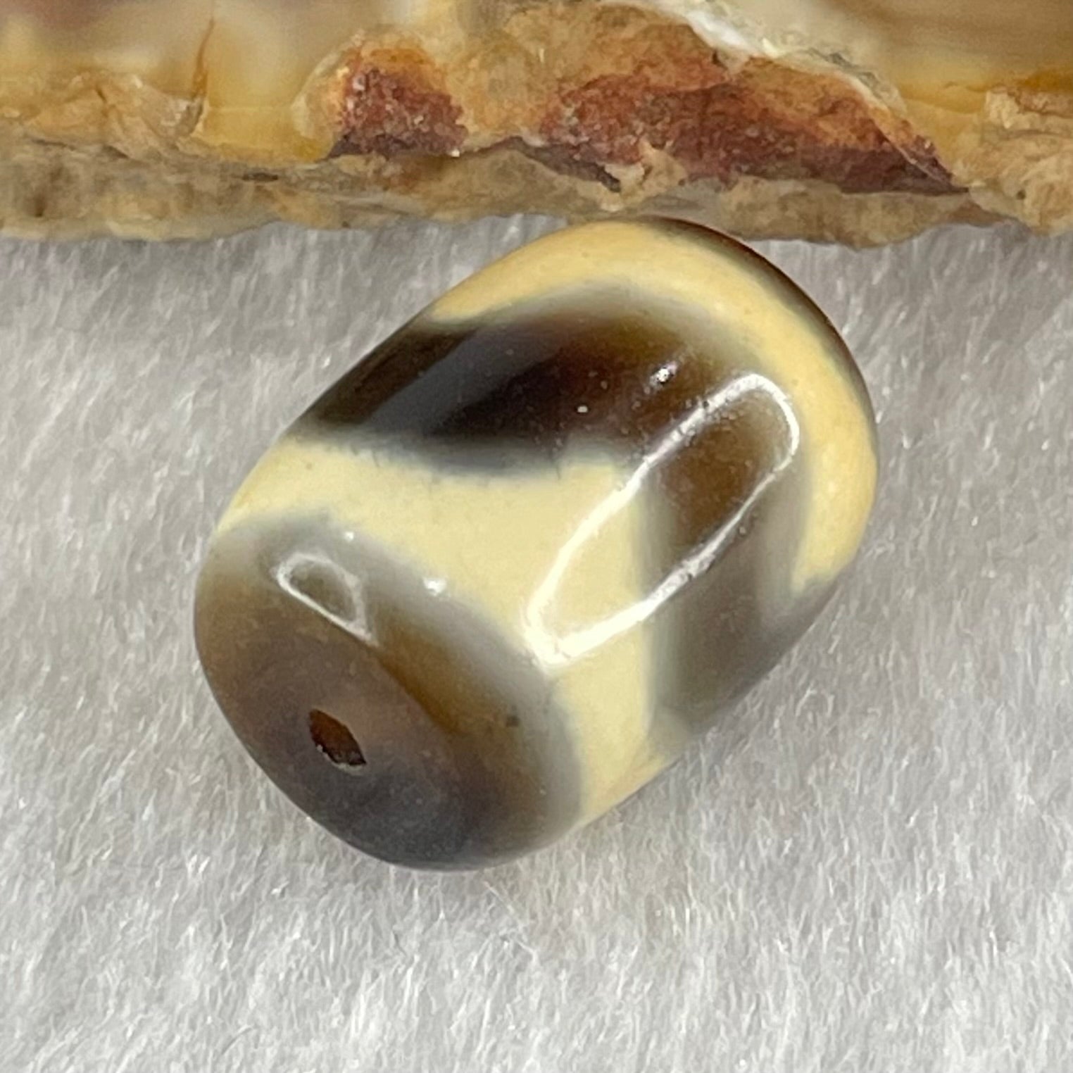 Natural Powerful Tibetan Old Oily Agate Tiger Tooth Daluo Dzi Bead Heavenly Master (Tian Zhu) 虎呀天诛 2.40g 13.5 by 10.3mm - Huangs Jadeite and Jewelry Pte Ltd