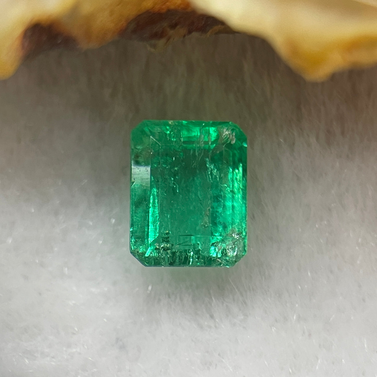 Natural Colombia Green Emerald (Beryl) Cut-Cornered Rectangular step cut 1.06ct 6.8 by 5.4 by 3.4mm - Huangs Jadeite and Jewelry Pte Ltd