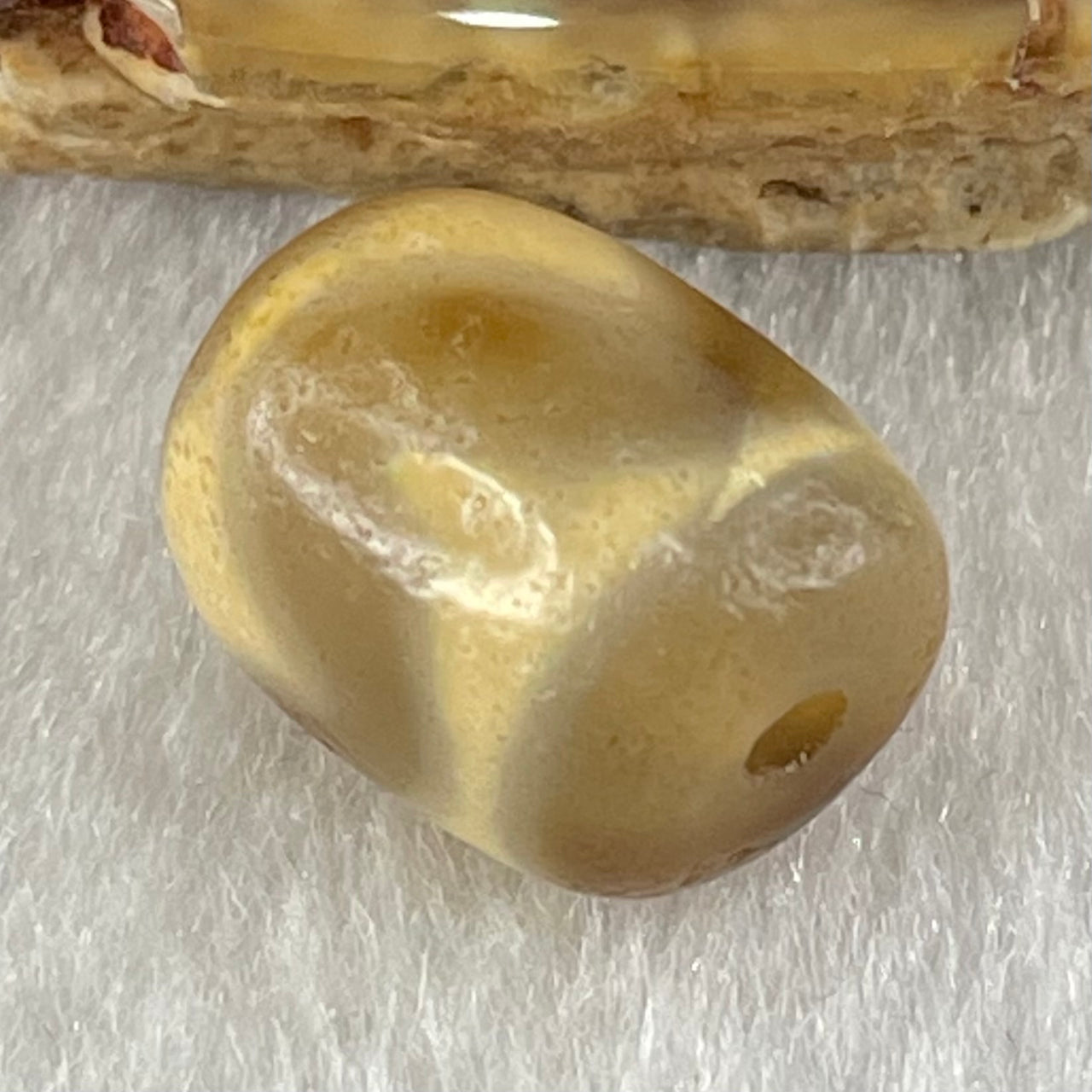 Natural Powerful Tibetan Old Oily Agate Tiger Tooth Daluo Dzi Bead Heavenly Master (Tian Zhu) 虎呀天诛 2.46g 13.4 by 10.7mm - Huangs Jadeite and Jewelry Pte Ltd