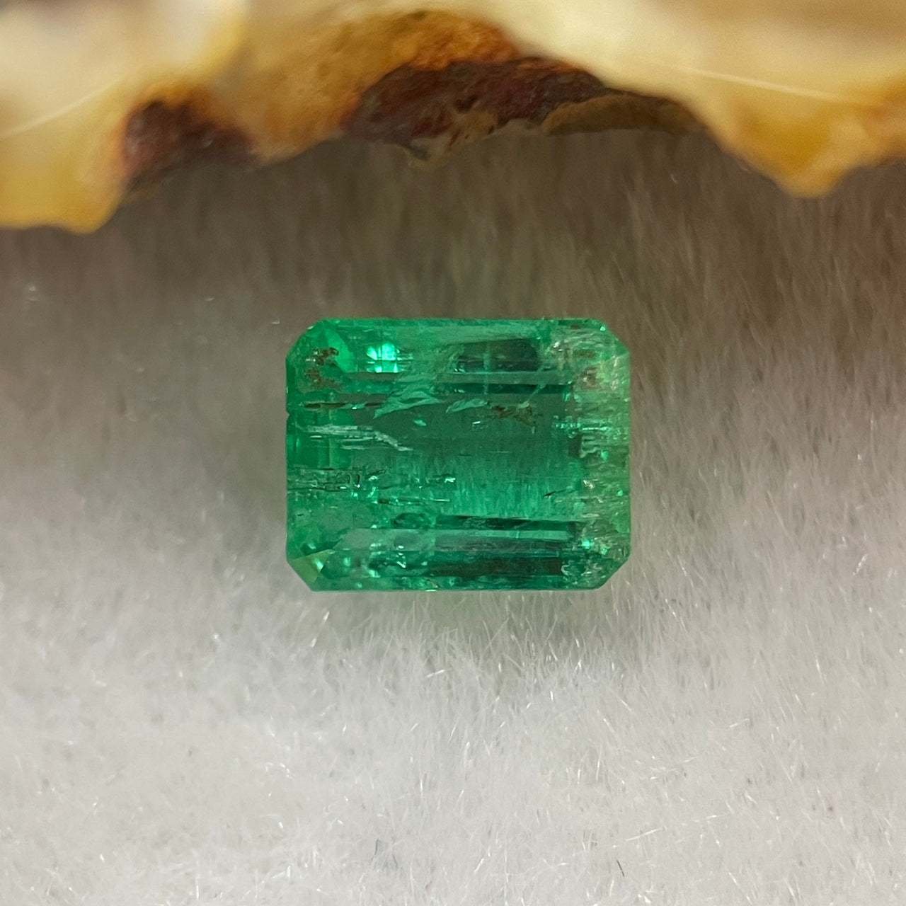 Natural Colombia Green Emerald (Beryl) Cut-Cornered Rectangular step cut 1.06ct 6.8 by 5.4 by 3.4mm - Huangs Jadeite and Jewelry Pte Ltd