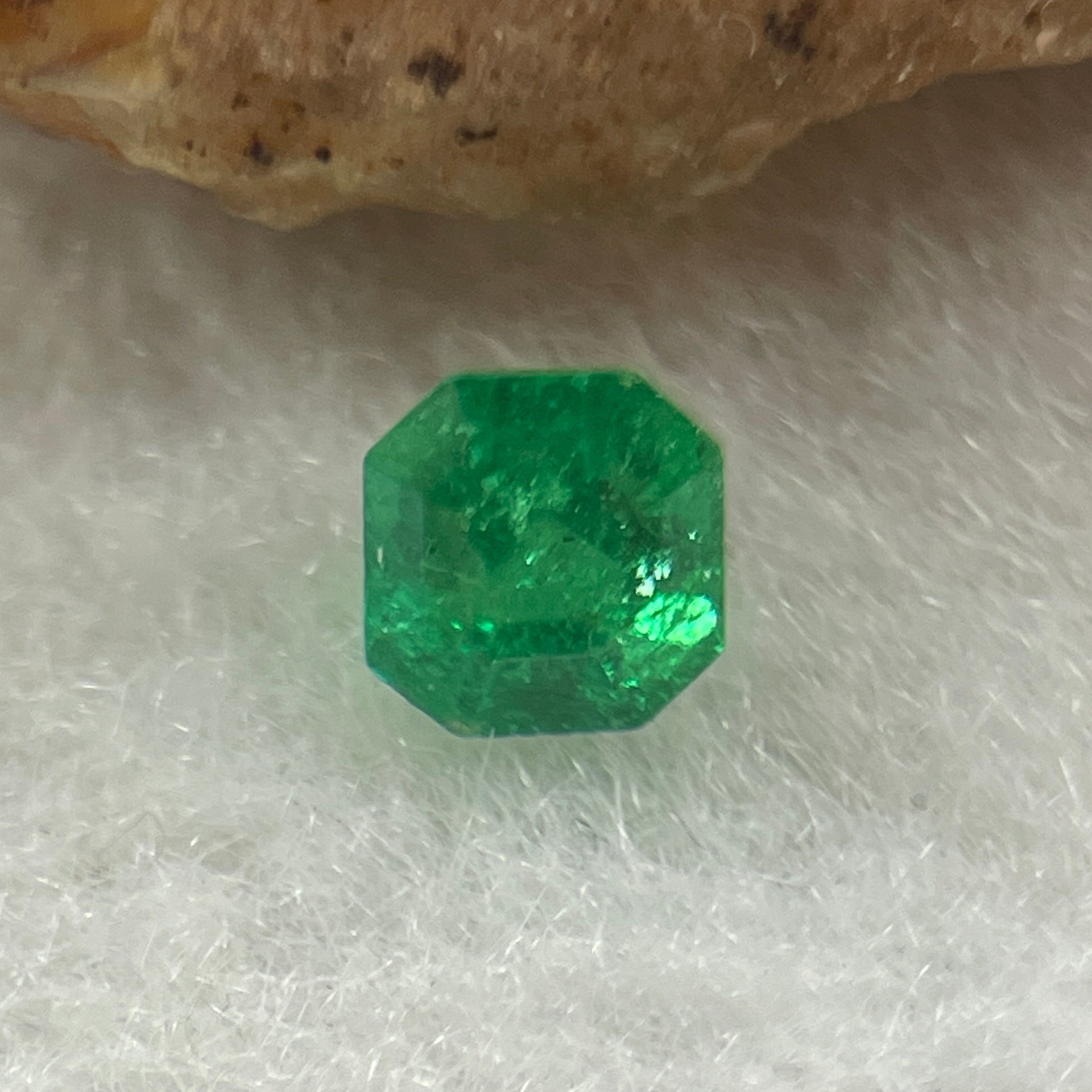 Natural Colombia Vivid Green Emerald (Beryl) Cut-Cornered Square Step cut 0.41ct 4.1 by 4.1 by 3.6mm - Huangs Jadeite and Jewelry Pte Ltd