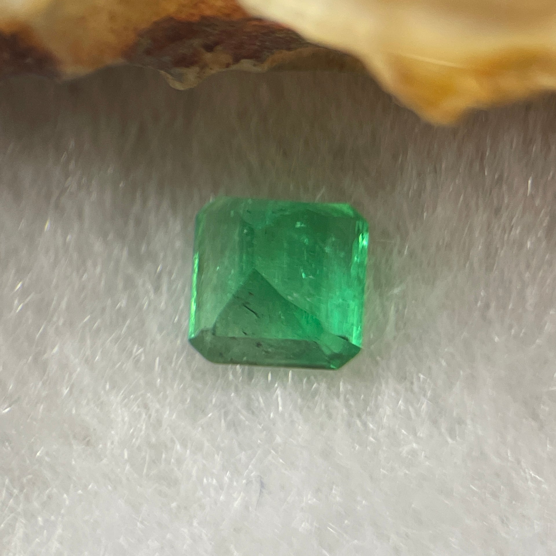 Natural Colombia Green Emerald (Beryl) Cut-Cornered Rectangular step cut 0.72ct 5.3 by 5.1 by 3.7mm - Huangs Jadeite and Jewelry Pte Ltd