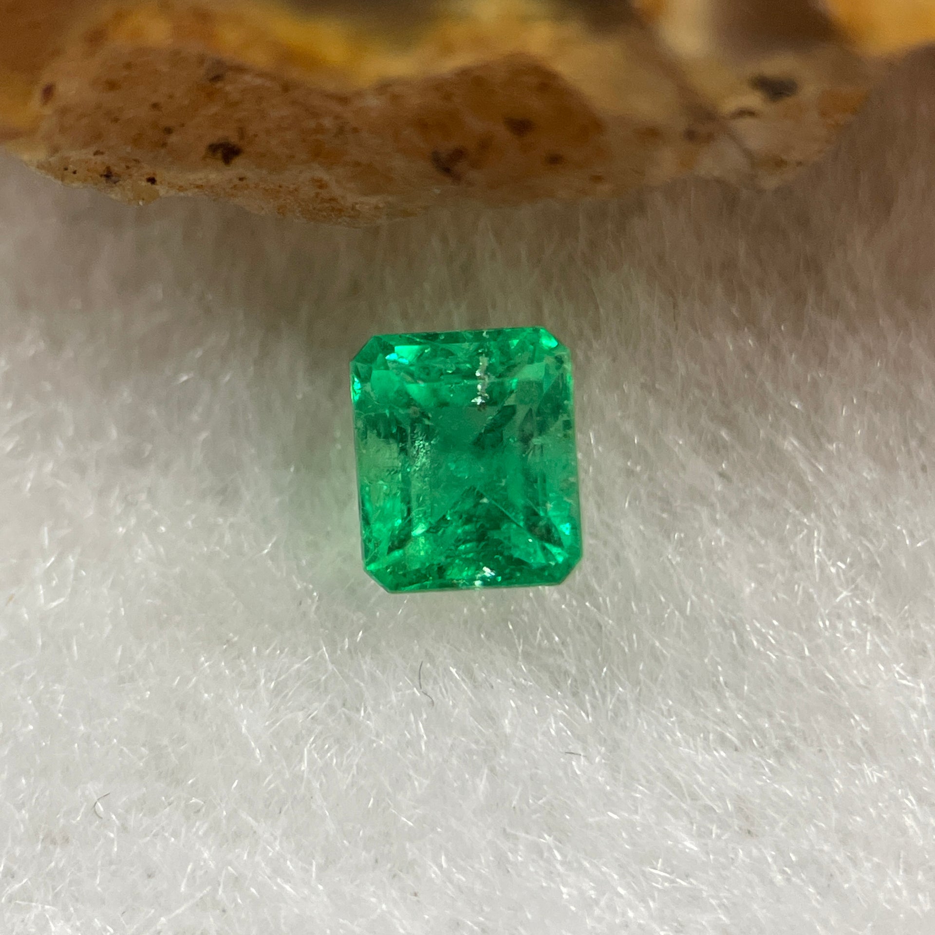 Natural Colombia Green Emerald (Beryl) Cut-Cornered Rectangular step cut 0.53ct 4.9 by 4.2 by 3.7mm - Huangs Jadeite and Jewelry Pte Ltd