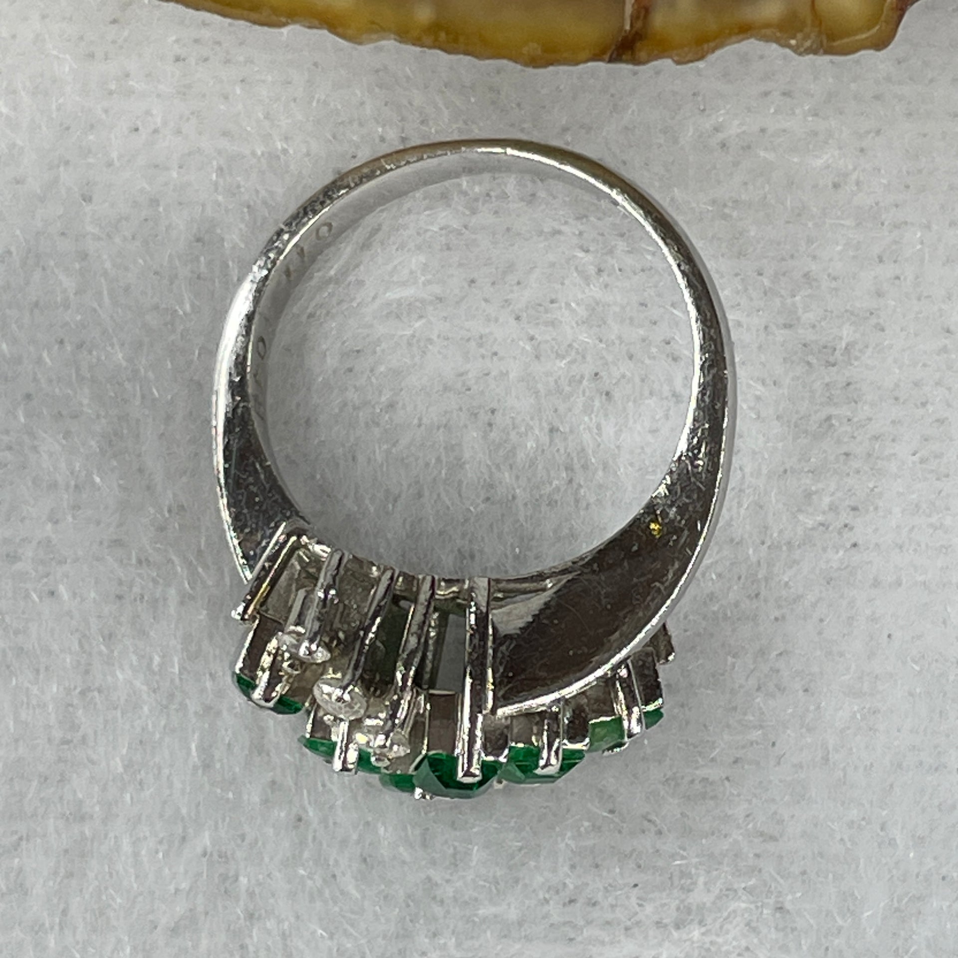Natural Emeralds Total 0.48ct each approx 2.0 by 2.0 by 2.0mm and Natural Diamonds Total 0.11ct each about 1.5mm in Platinum PT900 Ring 4.87g US4 HK8.5 - Huangs Jadeite and Jewelry Pte Ltd
