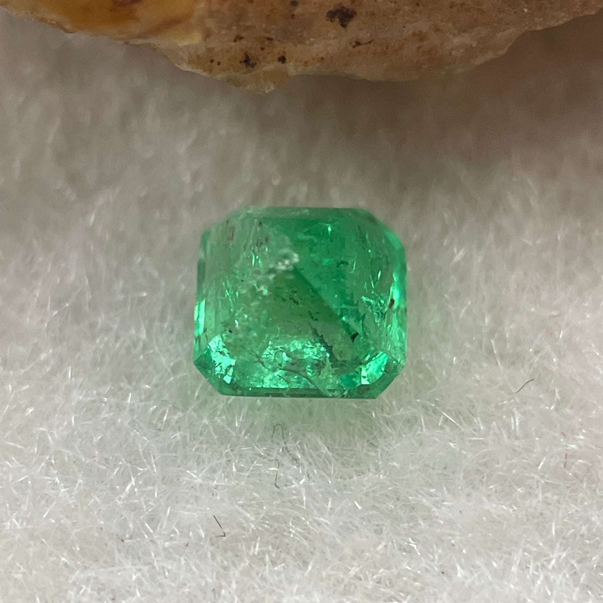 Natural Colombia Vivid Green Emerald (Beryl) Cut-Cornered Square Step cut 0.47ct 4.5 by 4.5 by 3.5mm - Huangs Jadeite and Jewelry Pte Ltd