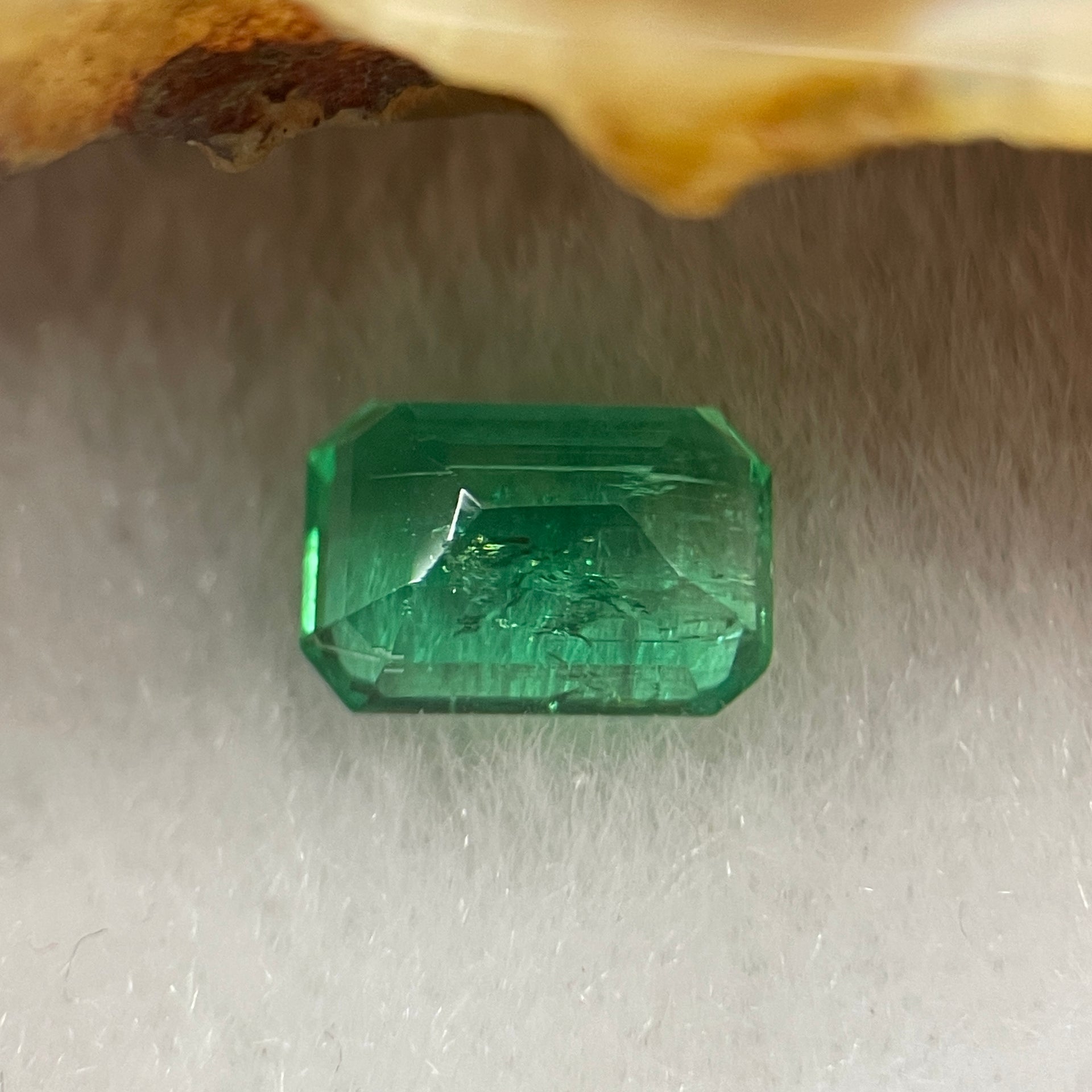 Natural Colombia Green Emerald (Beryl) Cut-Cornered Rectangular step cut 1.18ct 7.7 by 5.2 by 3.5mm - Huangs Jadeite and Jewelry Pte Ltd