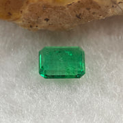 Natural Colombia Vivid Green Emerald (Beryl) Cut-Cornered Rectangular Step cut 0.46ct 5.9 by 4.6 by 1.9mm - Huangs Jadeite and Jewelry Pte Ltd