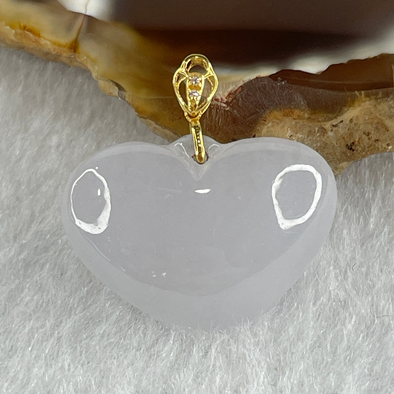 High Grade Natural Type A Icy Light Lavender Jadeite Heart Shape Pendant in 18K AU750 Yellow Gold Clasp 2.77g 14.5 by 19.7 by 5.3mm